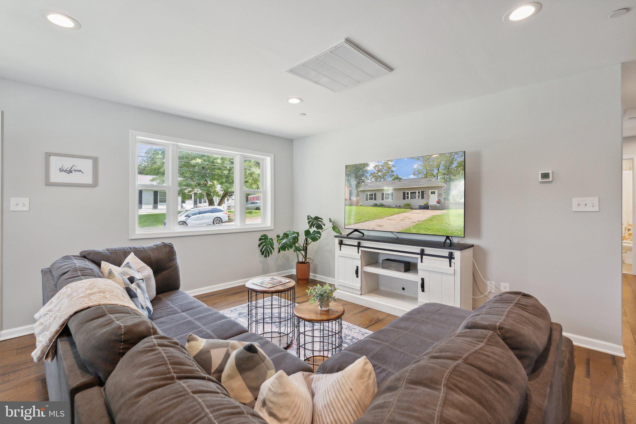 PAROLE HEIGHTS - Residential