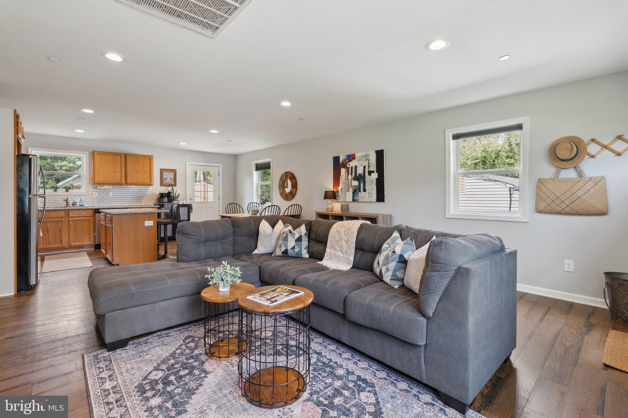 PAROLE HEIGHTS - Residential