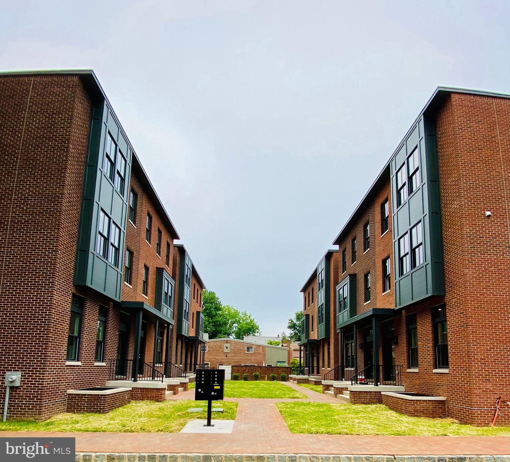 NEWTOWN ESTATES - Residential Lease