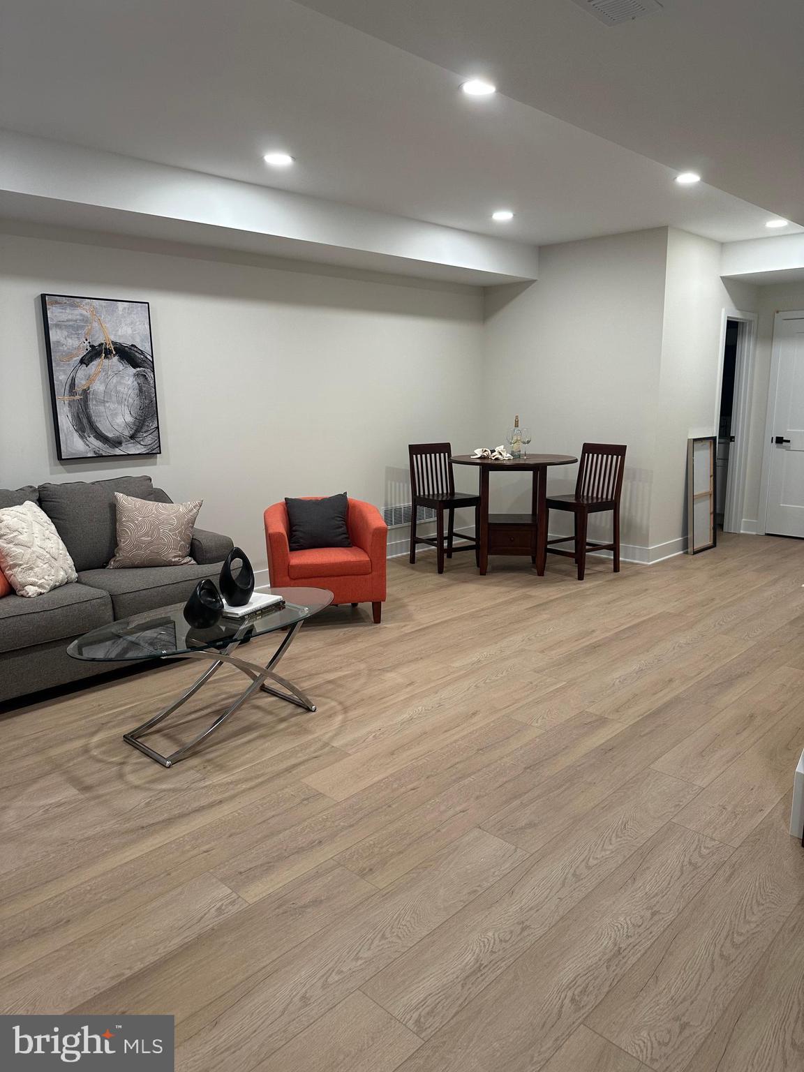 NEWTOWN ESTATES - Residential Lease