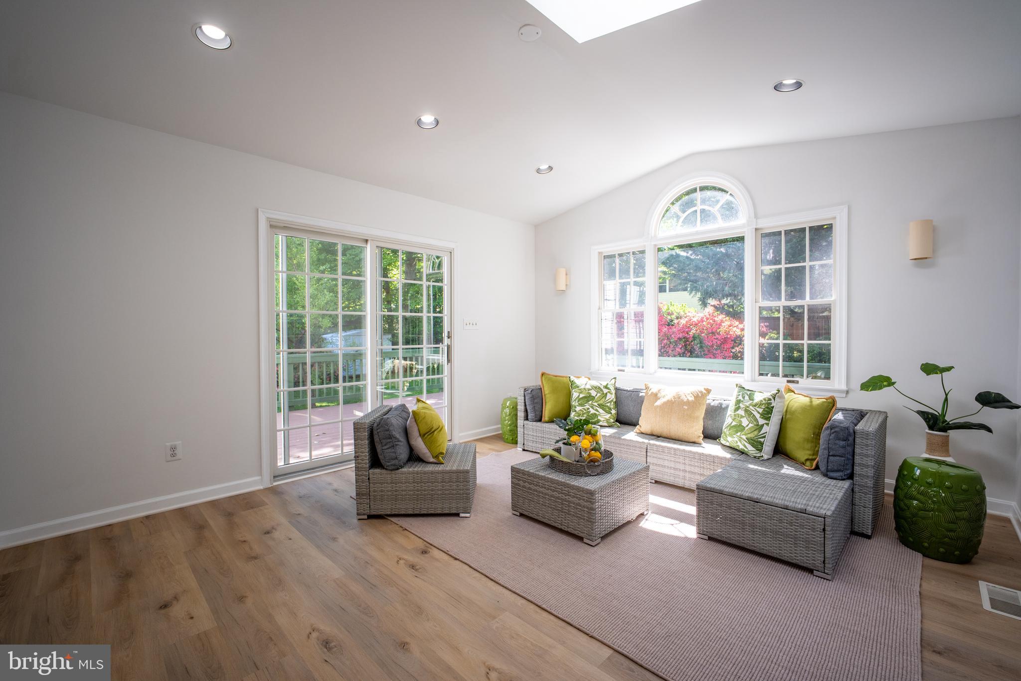 BEL PRE WOODS - Residential