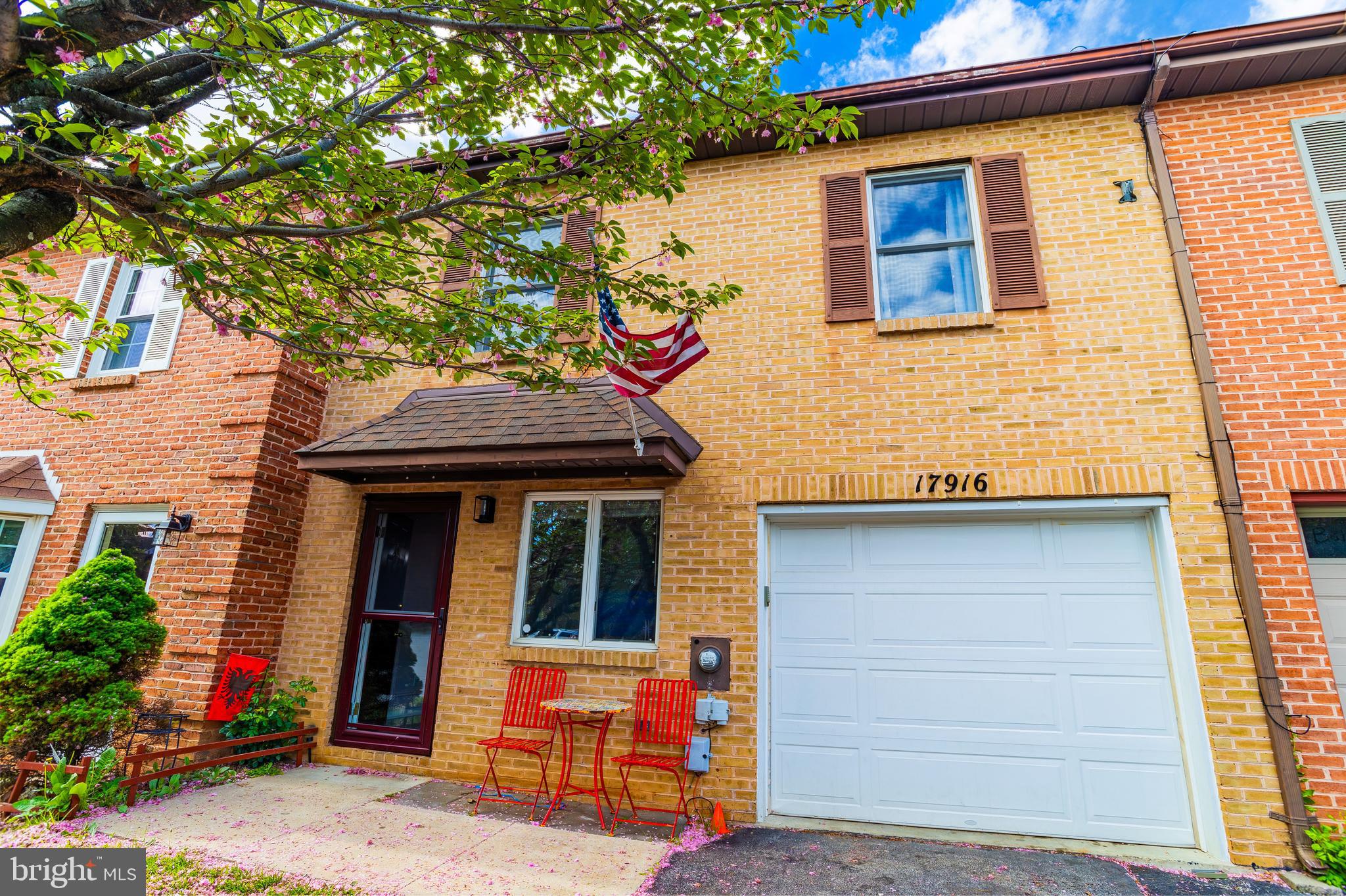 TOWNE OAK VILLAGE - Residential