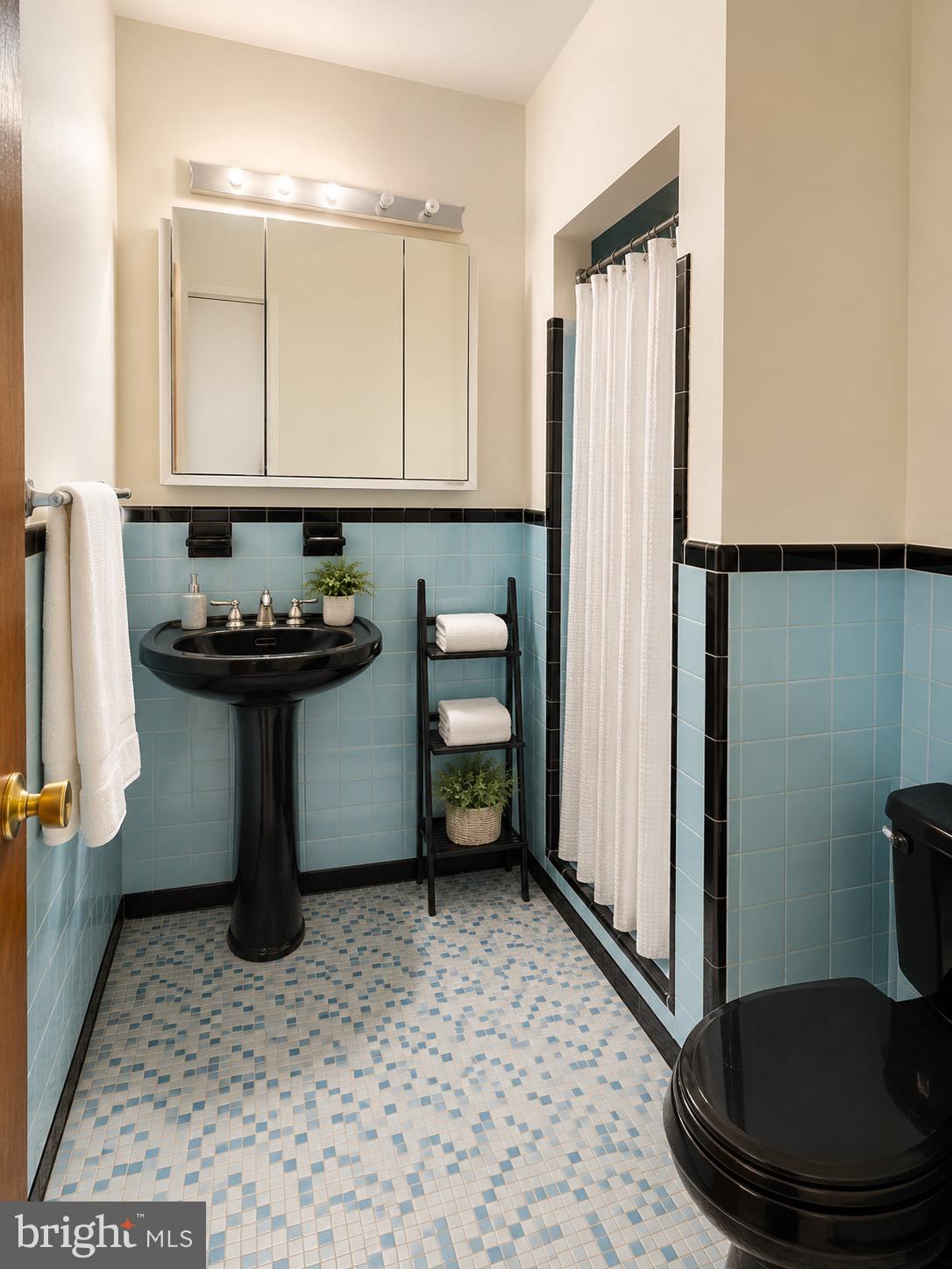 COLESVILLE MANOR - Residential