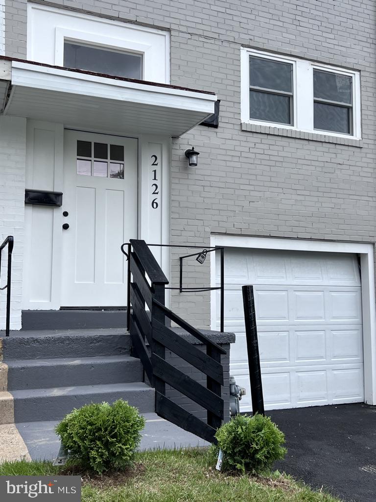 2126 DELMAR DRIVE