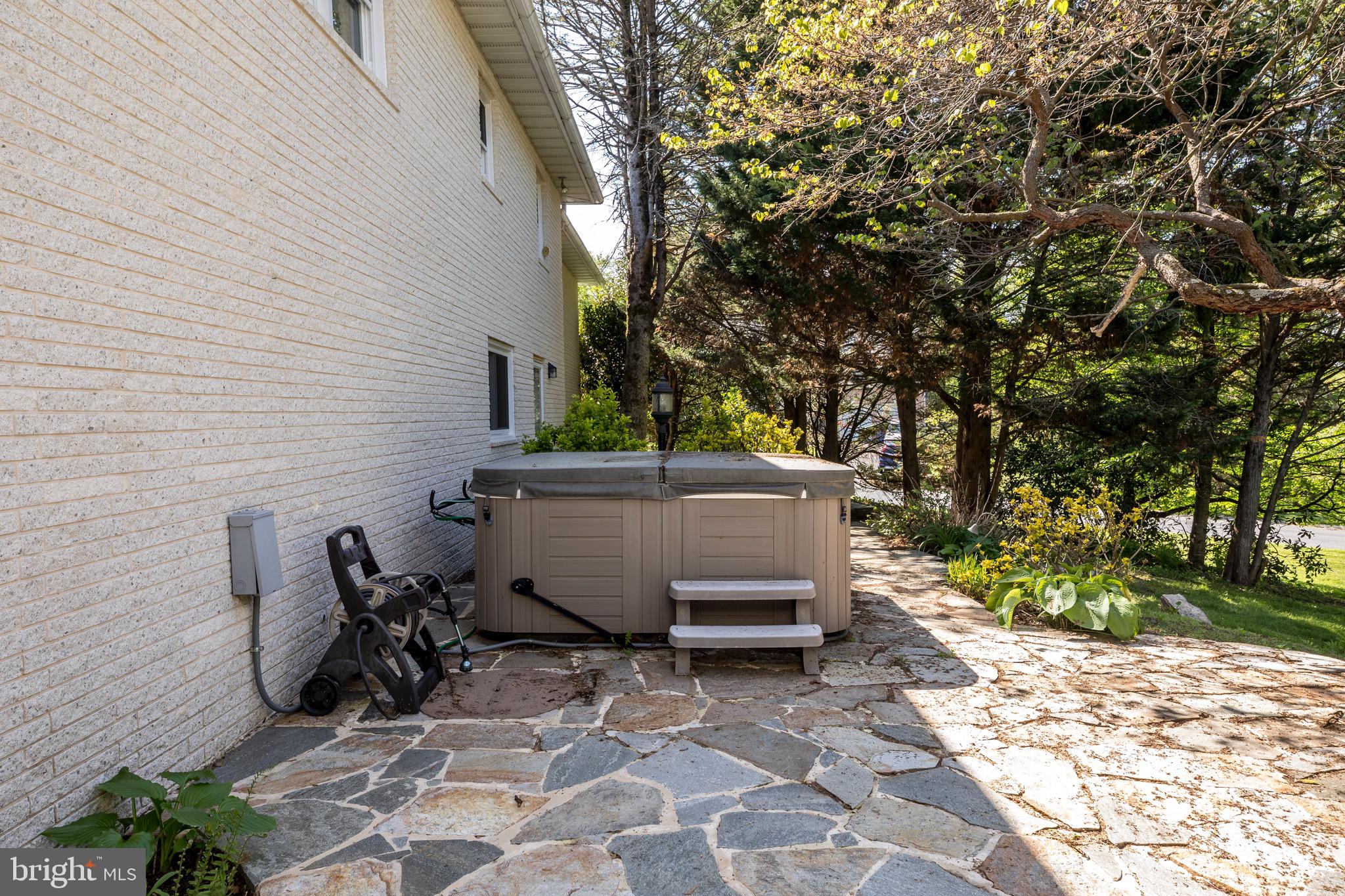 ORCHARD LAKES - Residential