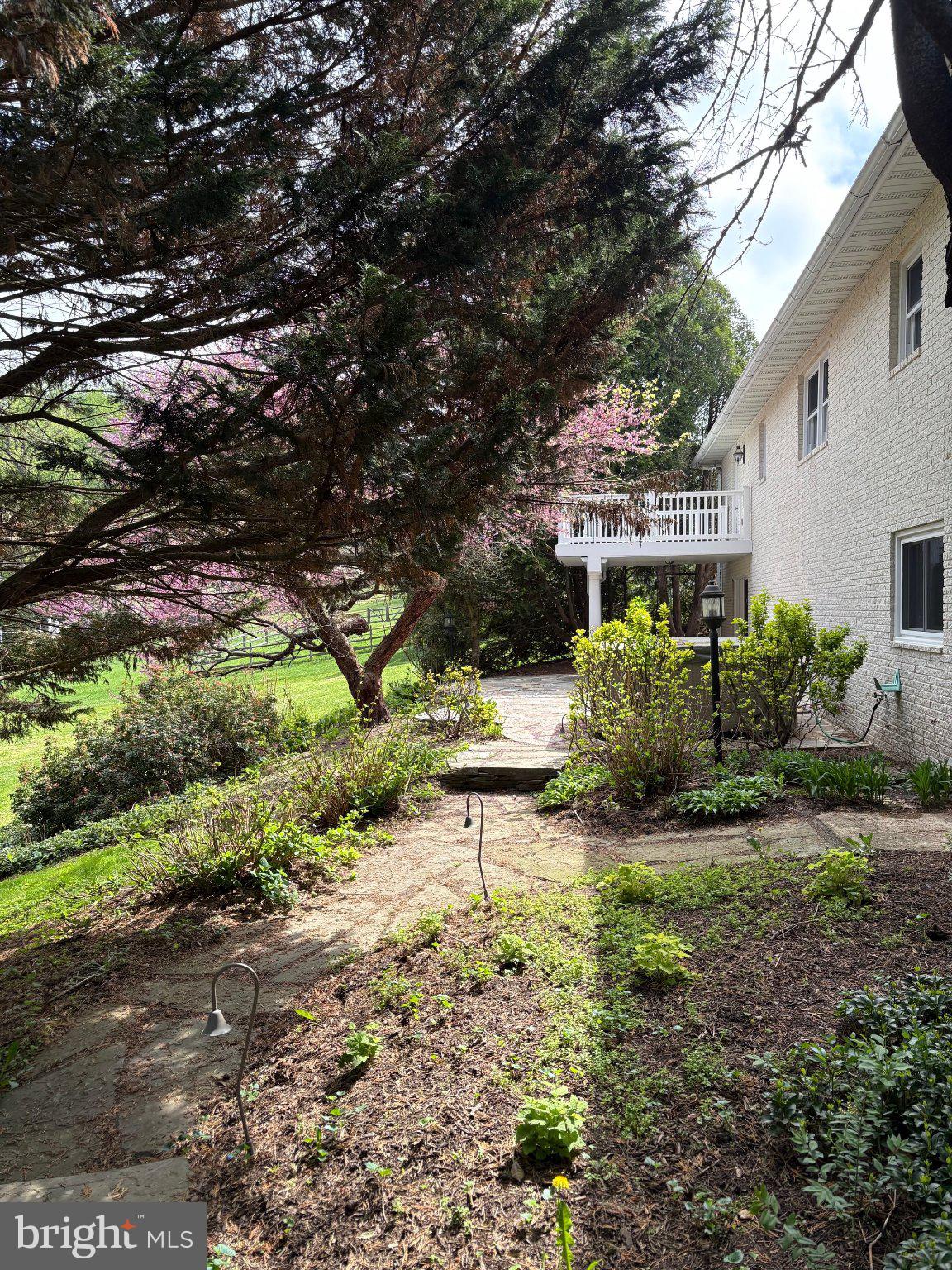 ORCHARD LAKES - Residential