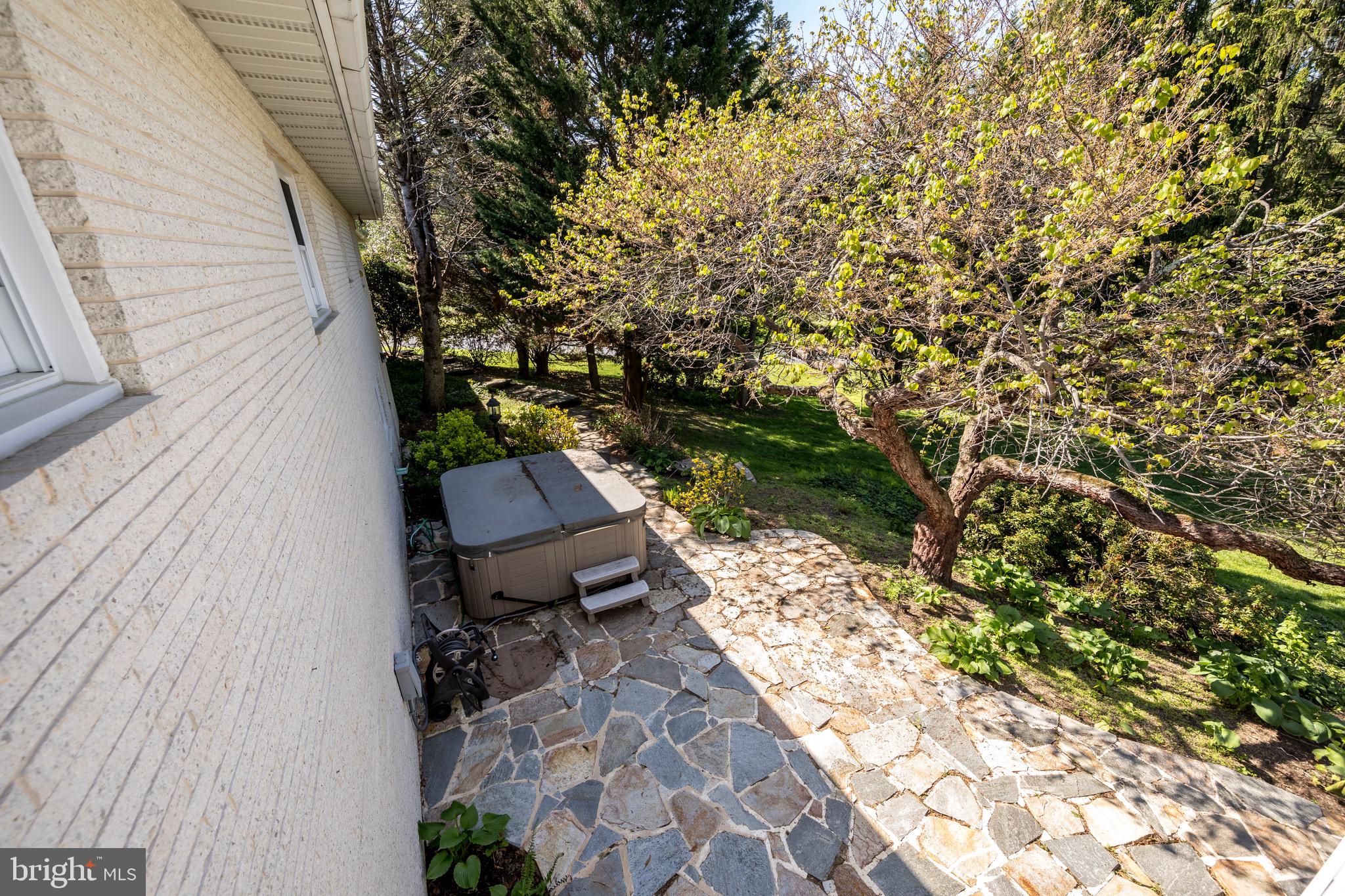 ORCHARD LAKES - Residential