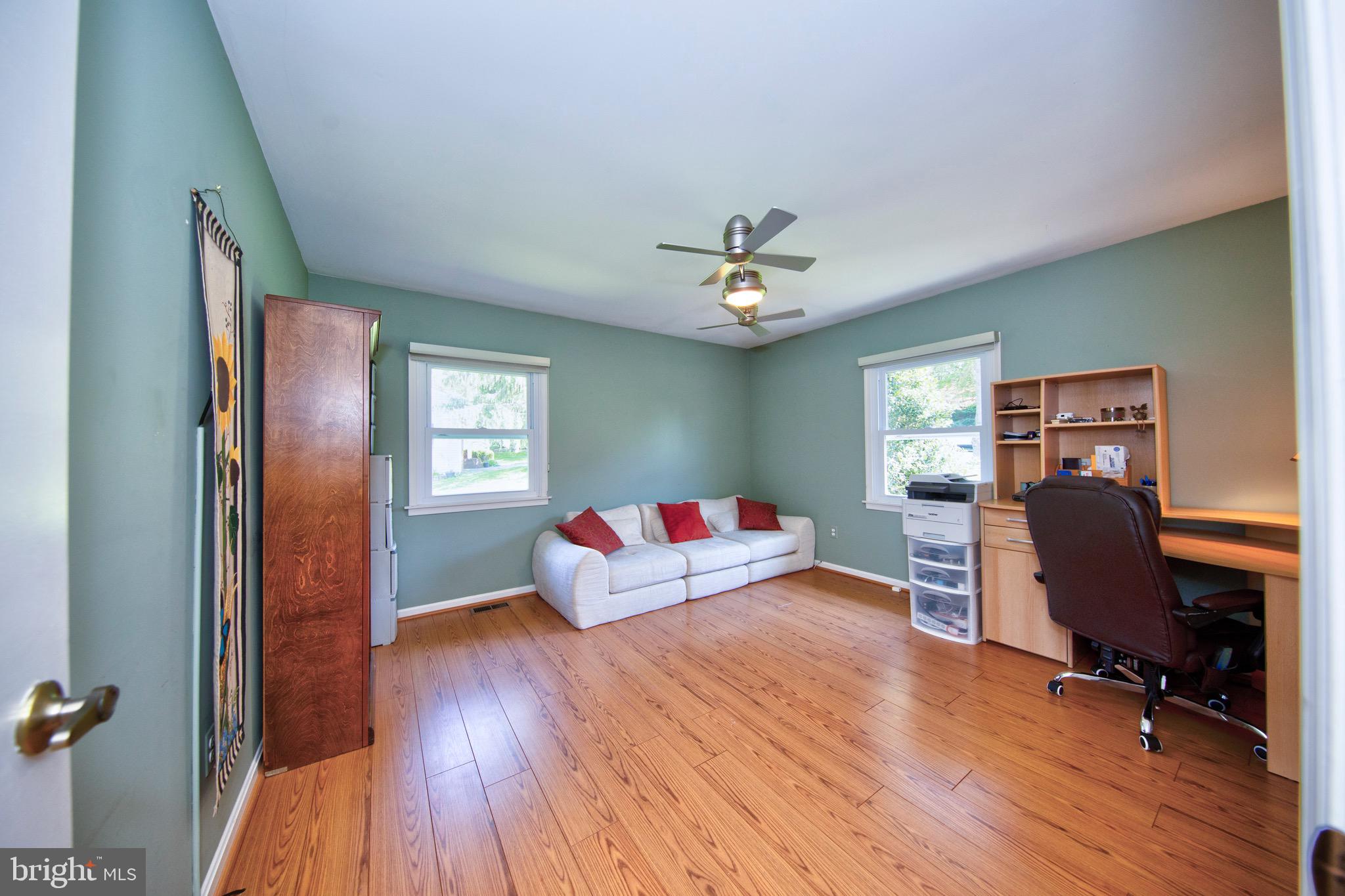 ORCHARD LAKES - Residential