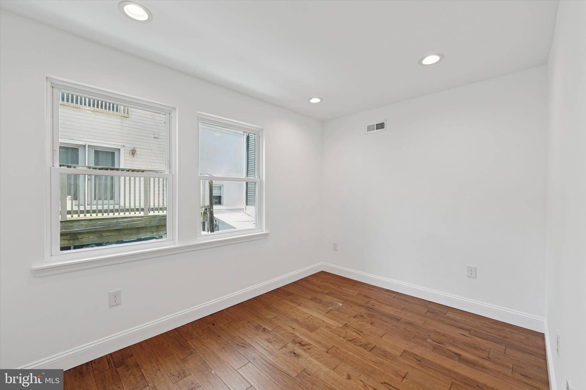 PORT RICHMOND - Residential