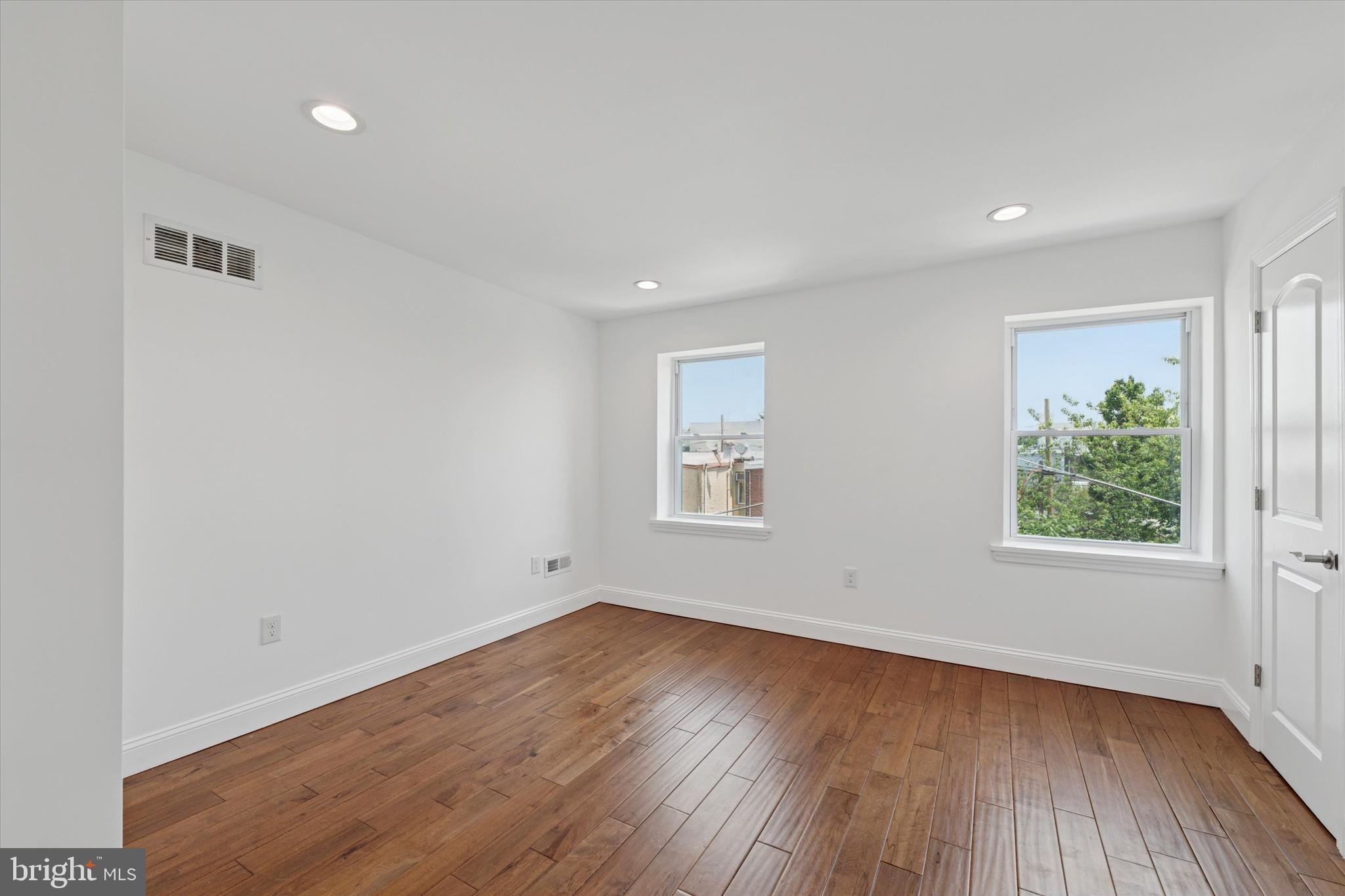 PORT RICHMOND - Residential