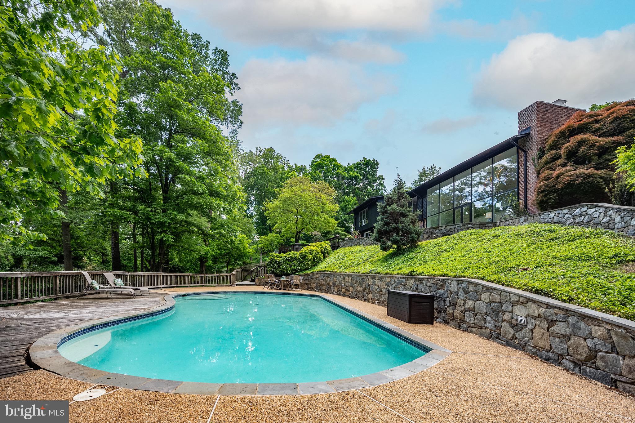 HOLLIN HILLS - Residential