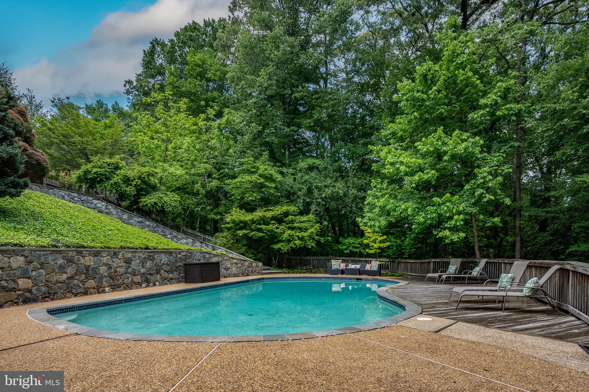 HOLLIN HILLS - Residential