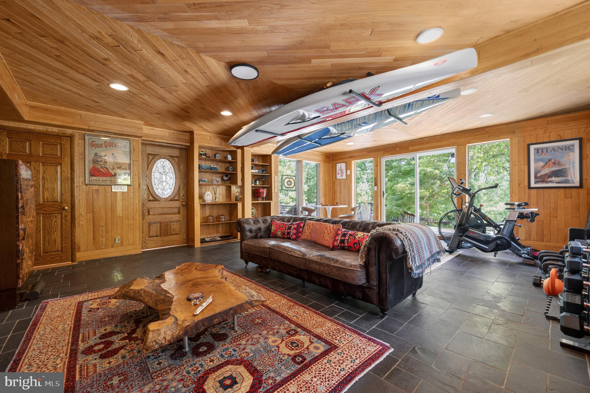 HOLLIN HILLS - Residential