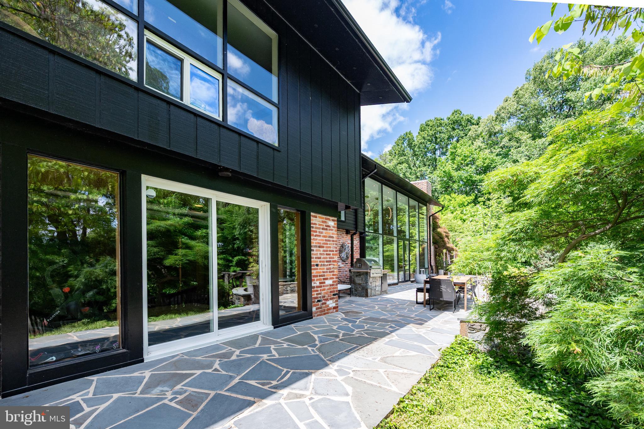 HOLLIN HILLS - Residential