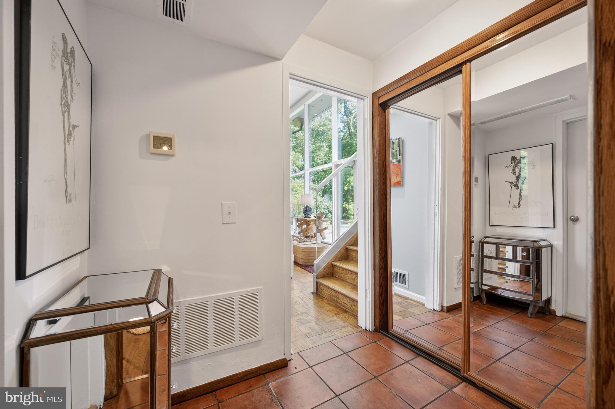 HOLLIN HILLS - Residential