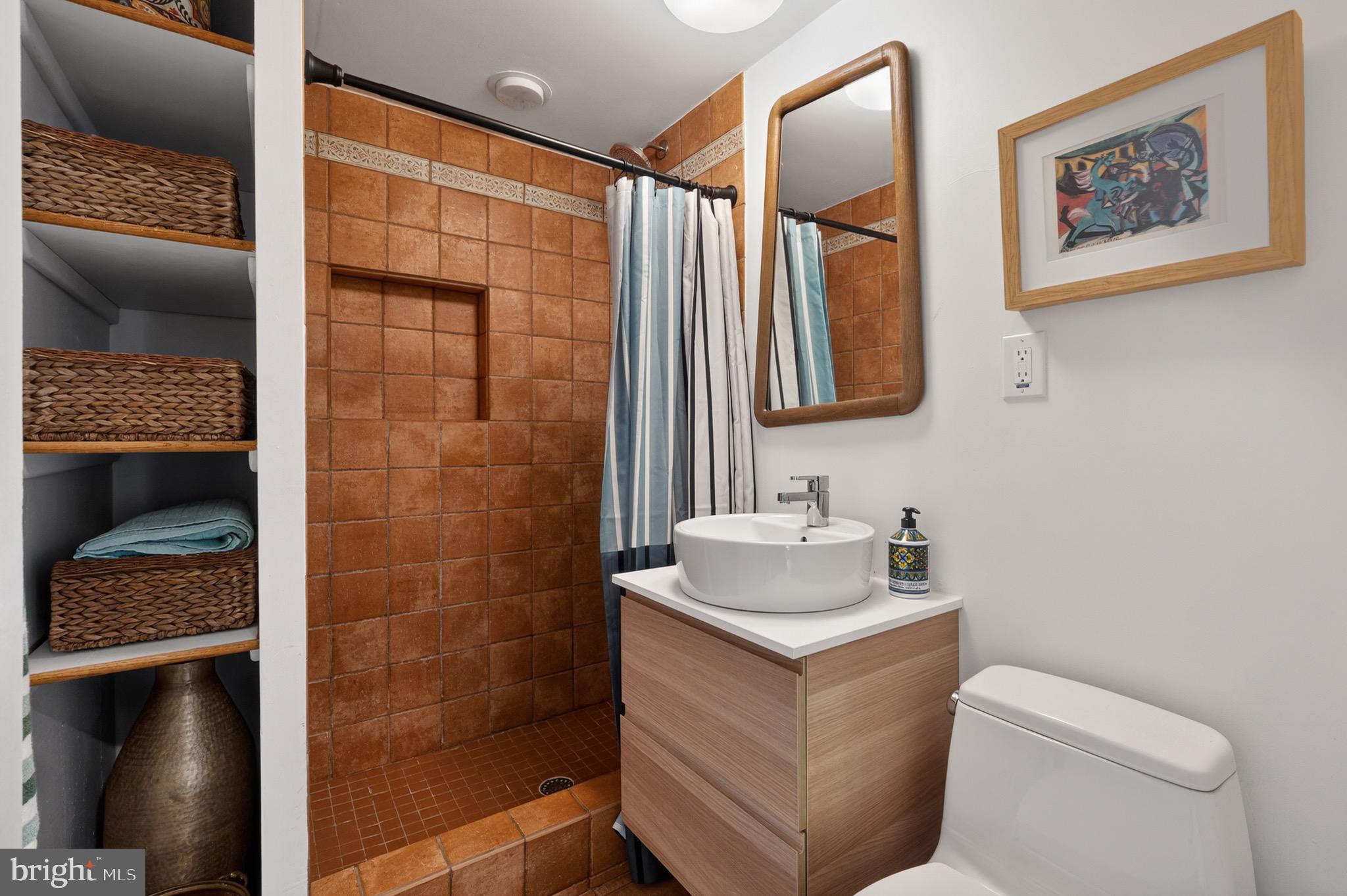 HOLLIN HILLS - Residential