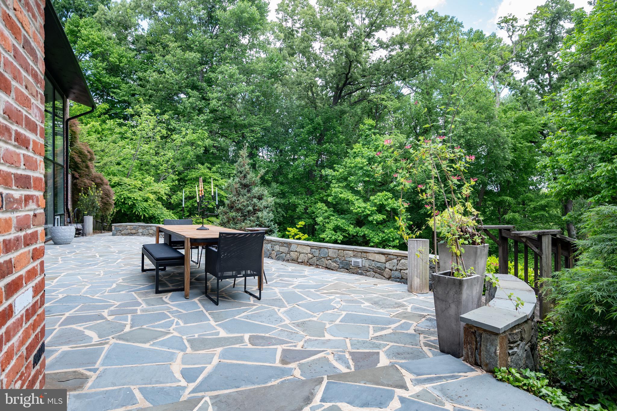 HOLLIN HILLS - Residential