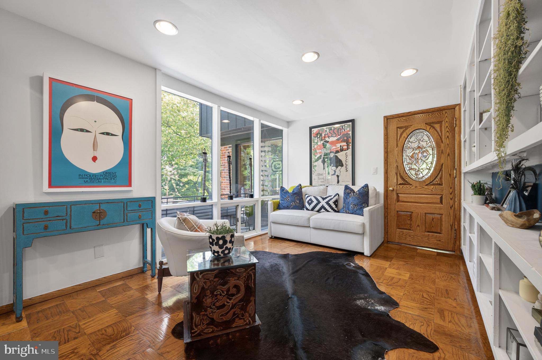 HOLLIN HILLS - Residential