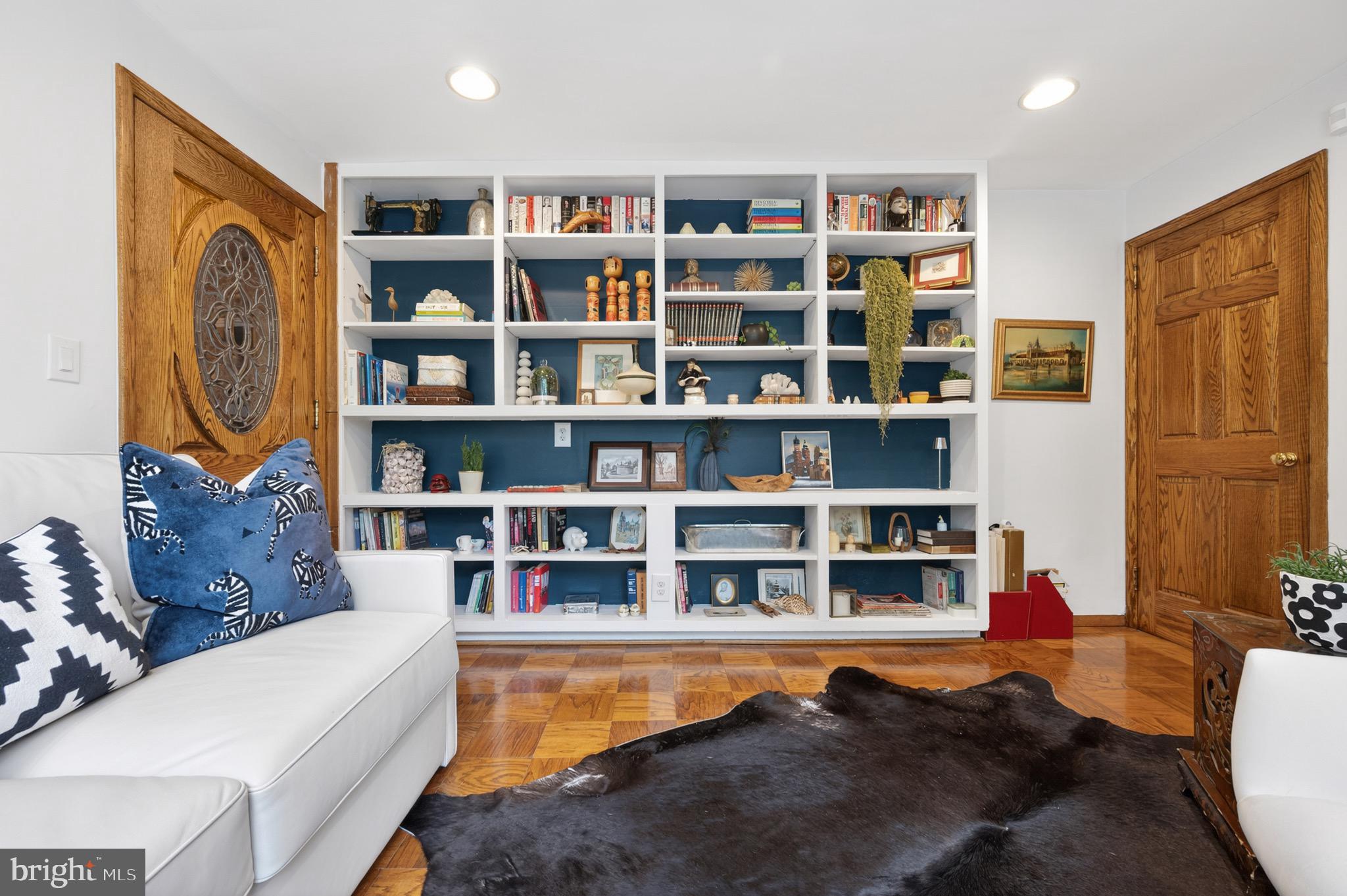 HOLLIN HILLS - Residential