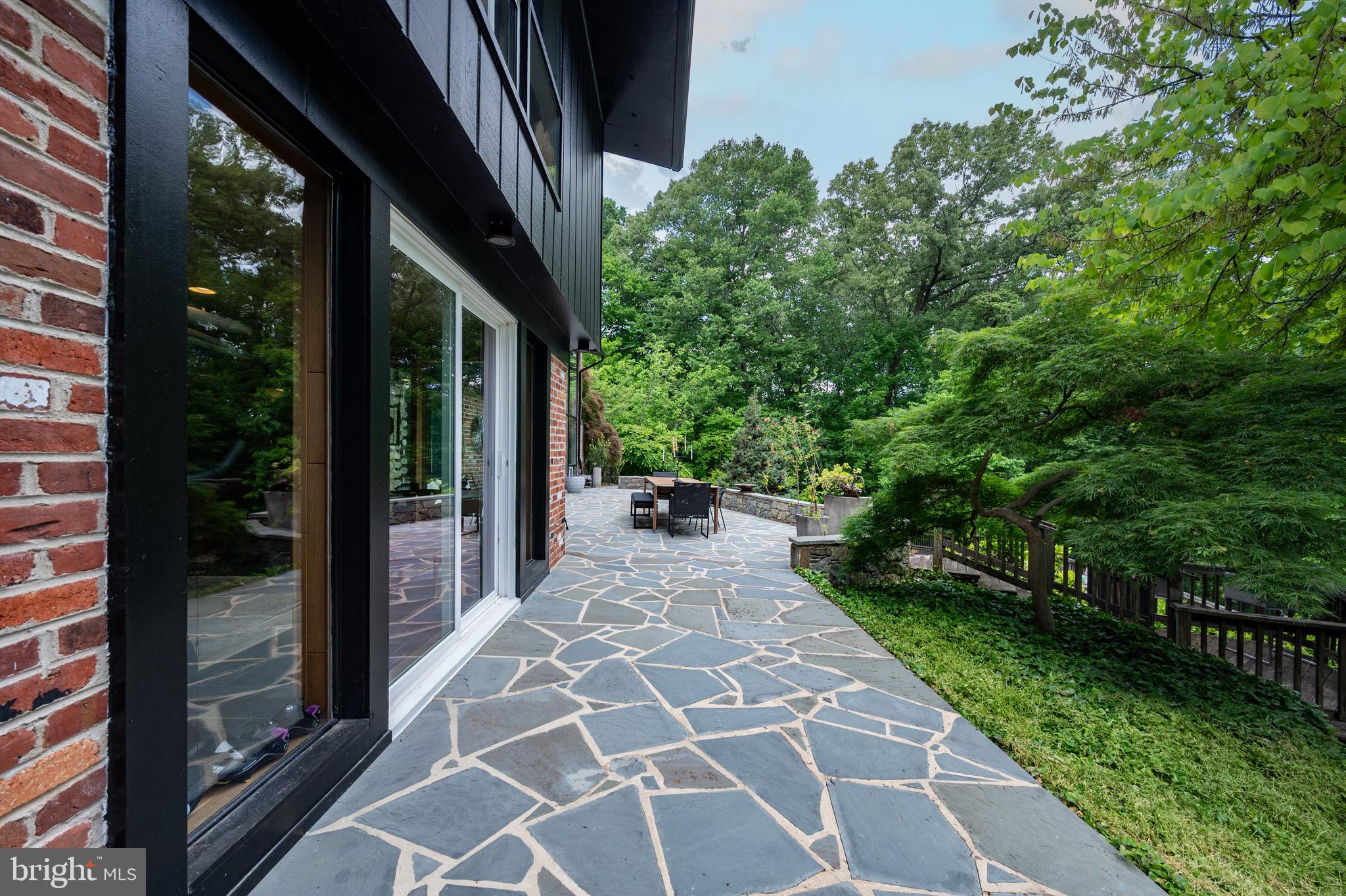 HOLLIN HILLS - Residential