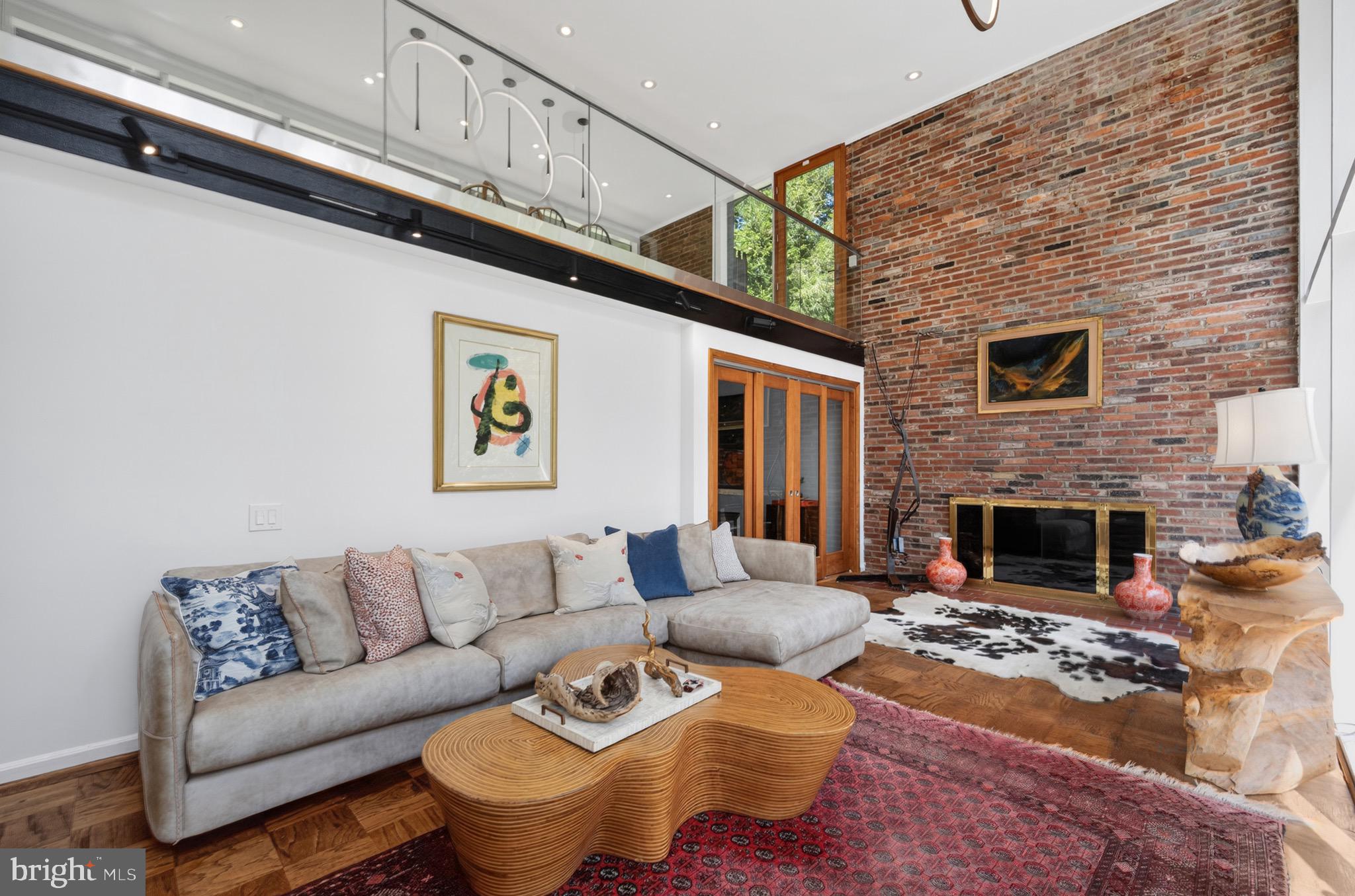 HOLLIN HILLS - Residential