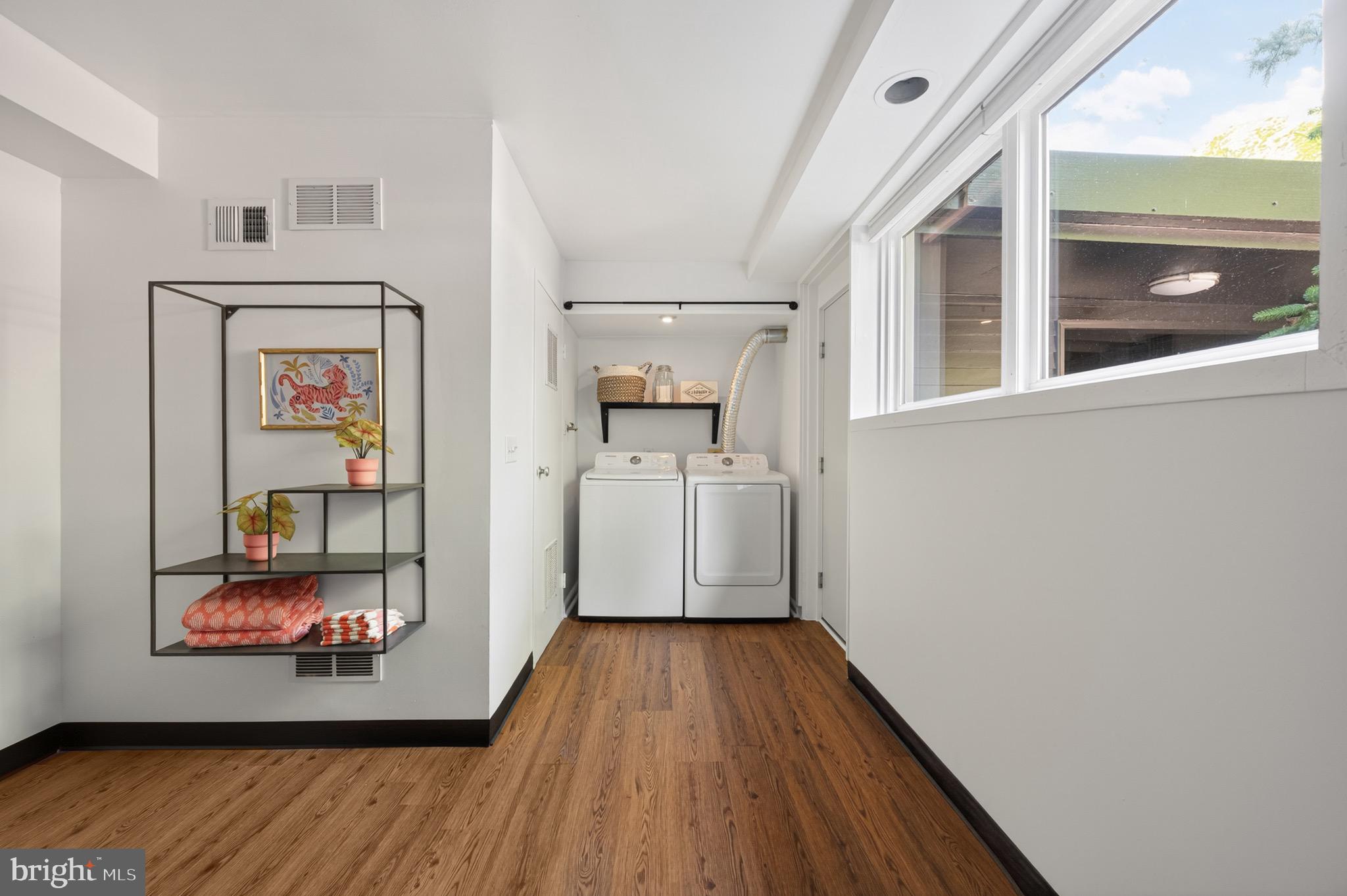 HOLLIN HILLS - Residential
