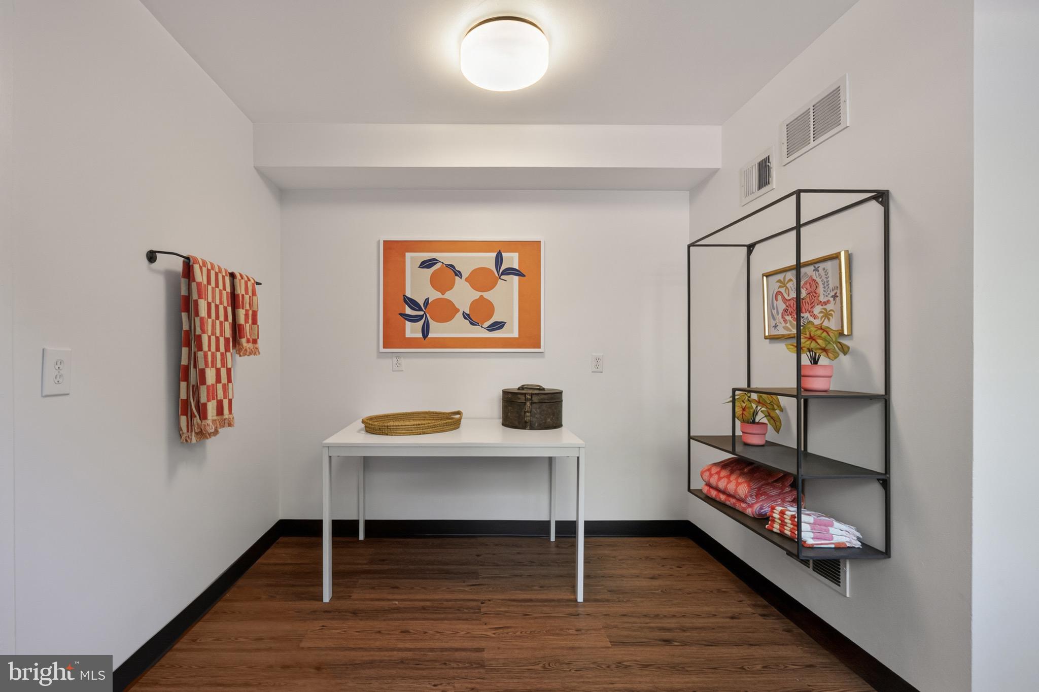 HOLLIN HILLS - Residential