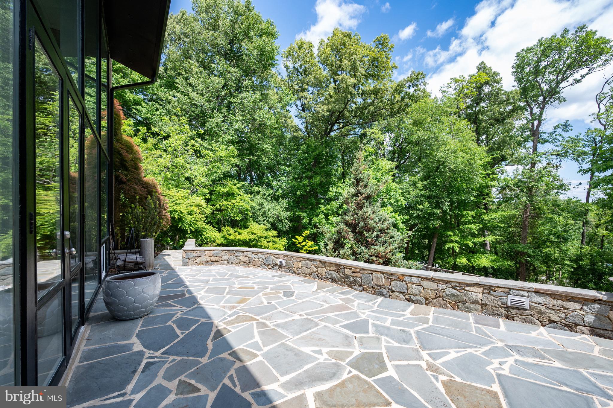 HOLLIN HILLS - Residential