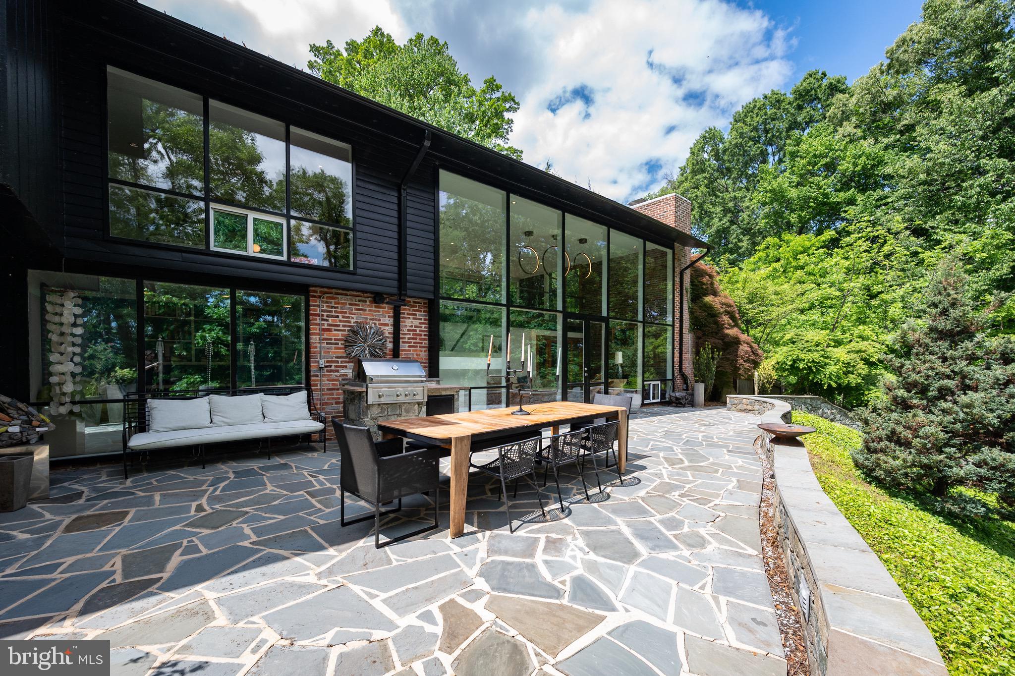 HOLLIN HILLS - Residential