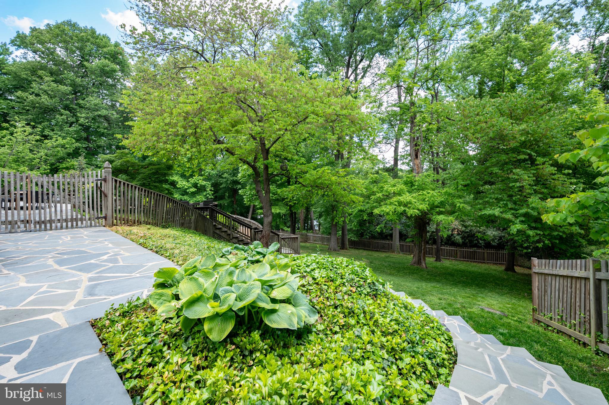 HOLLIN HILLS - Residential