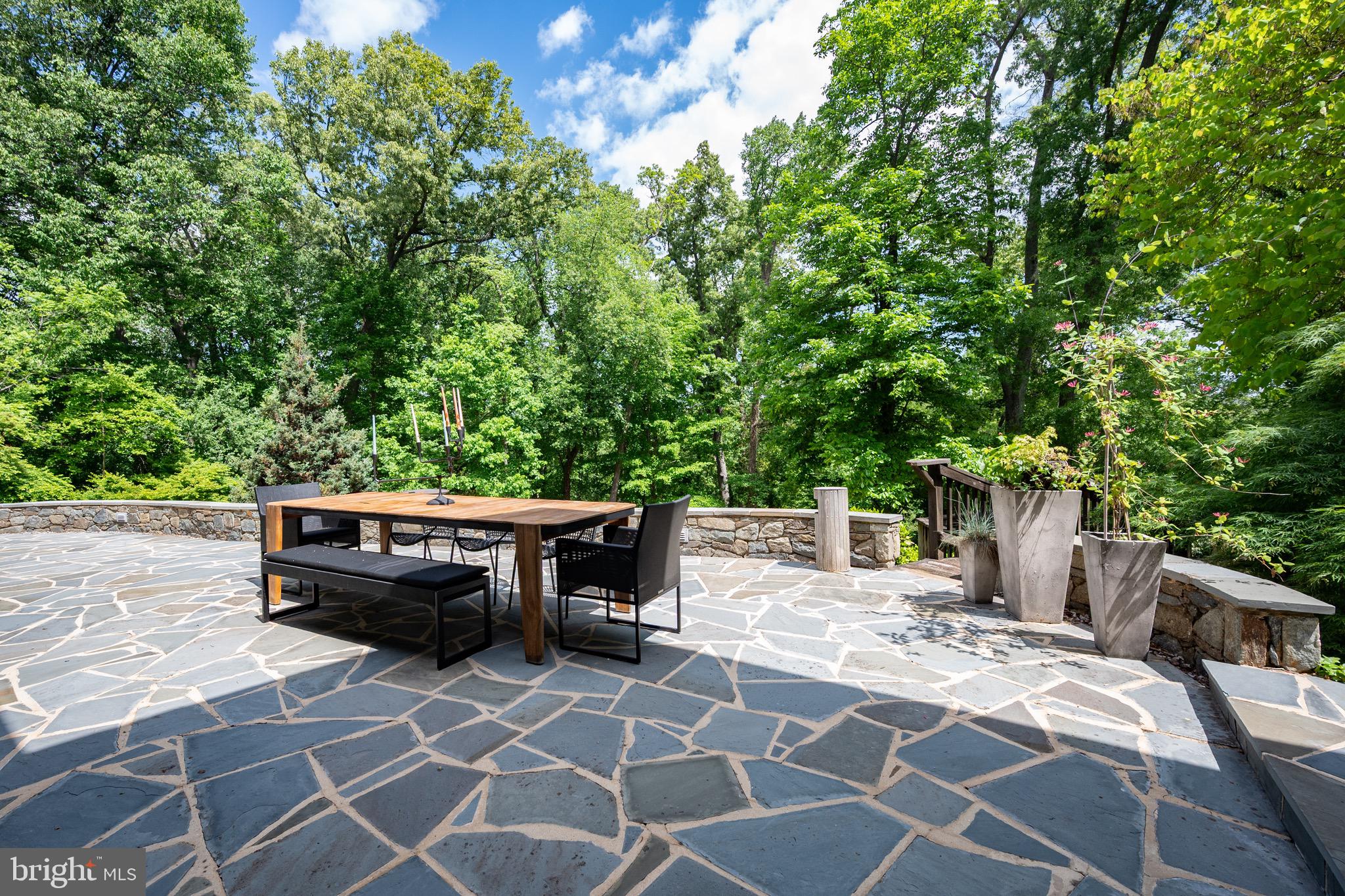HOLLIN HILLS - Residential
