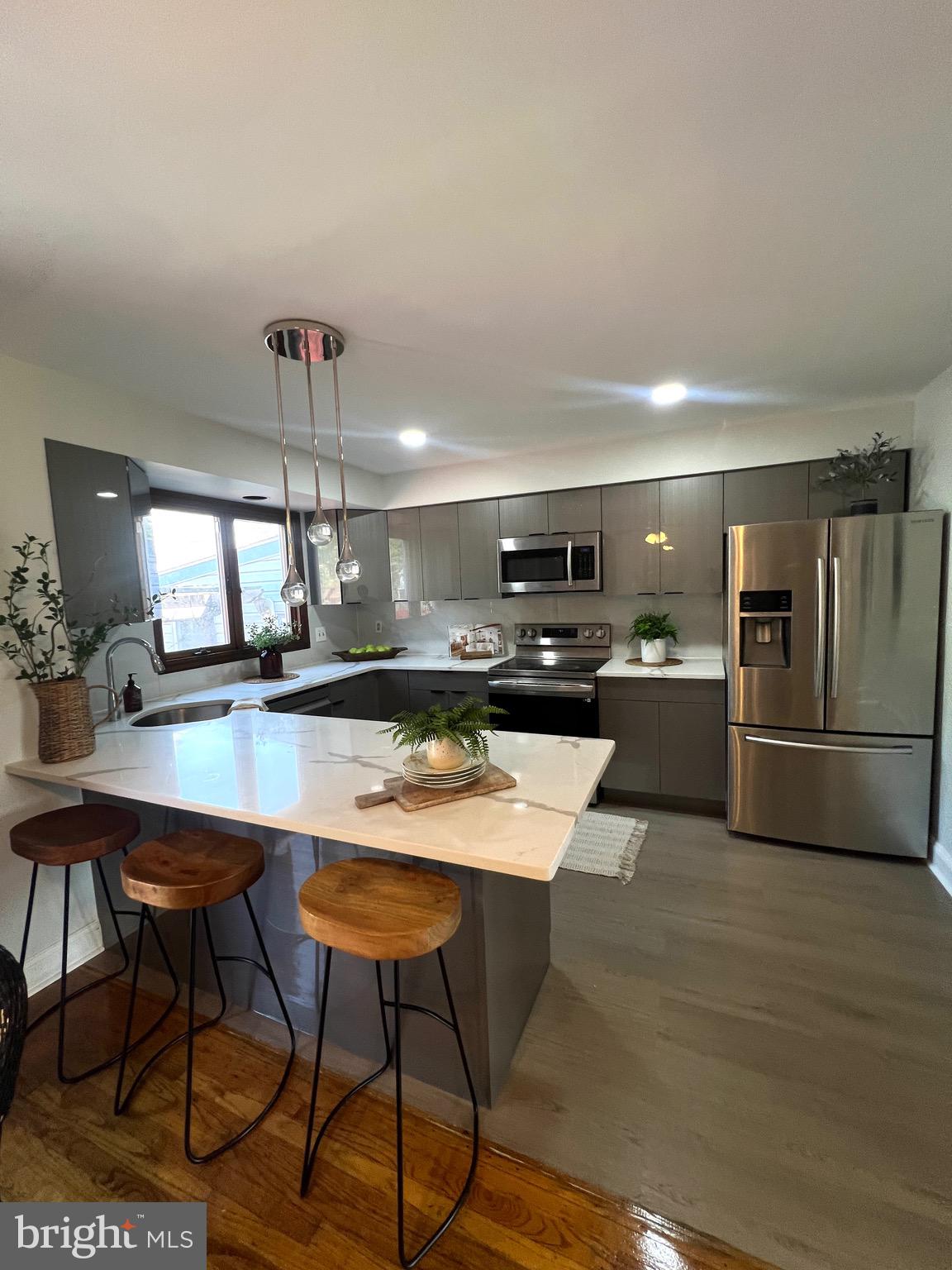 2 THORNHILL ROAD