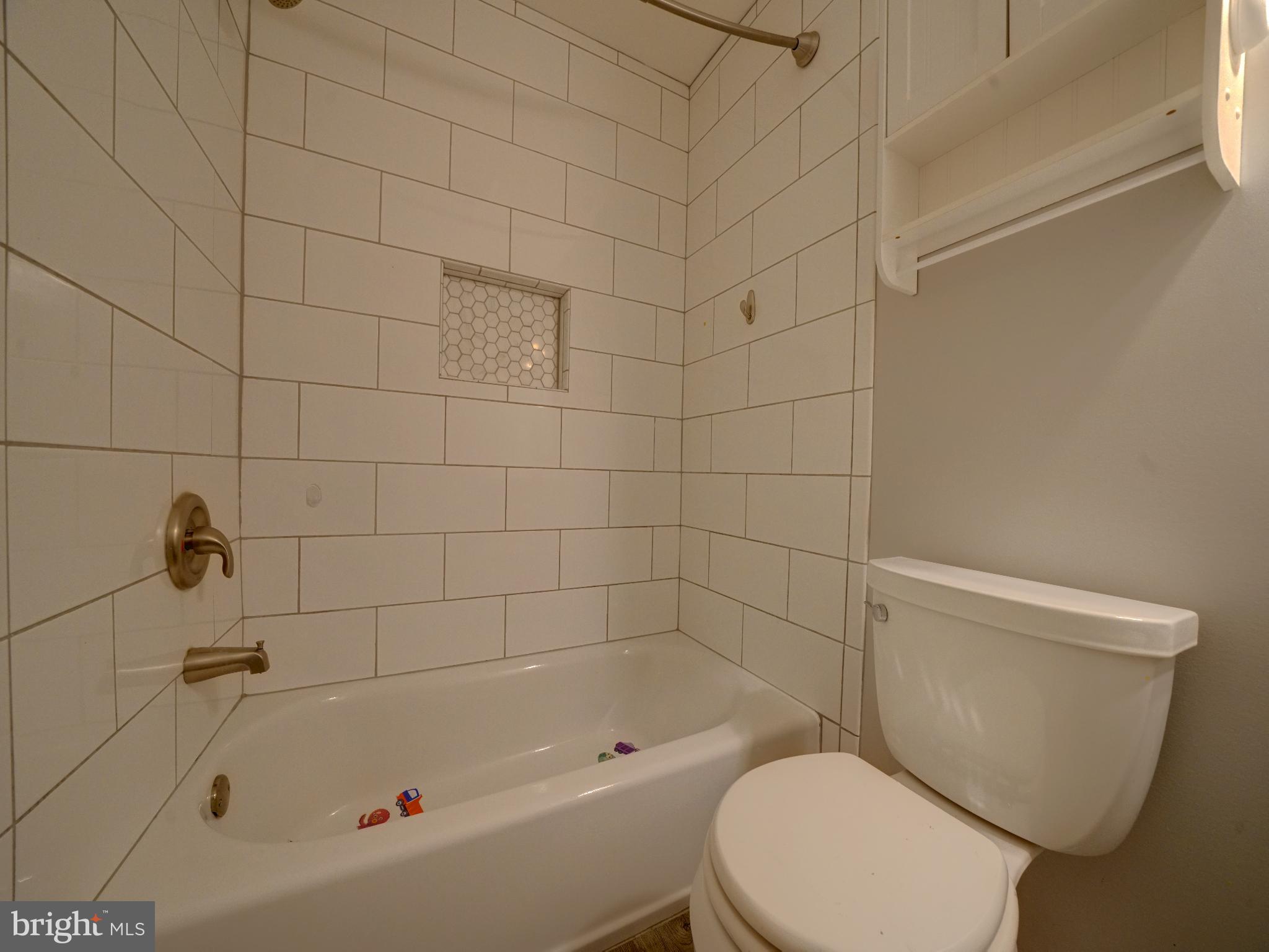 WEST LAUREL ACRES - Residential Lease