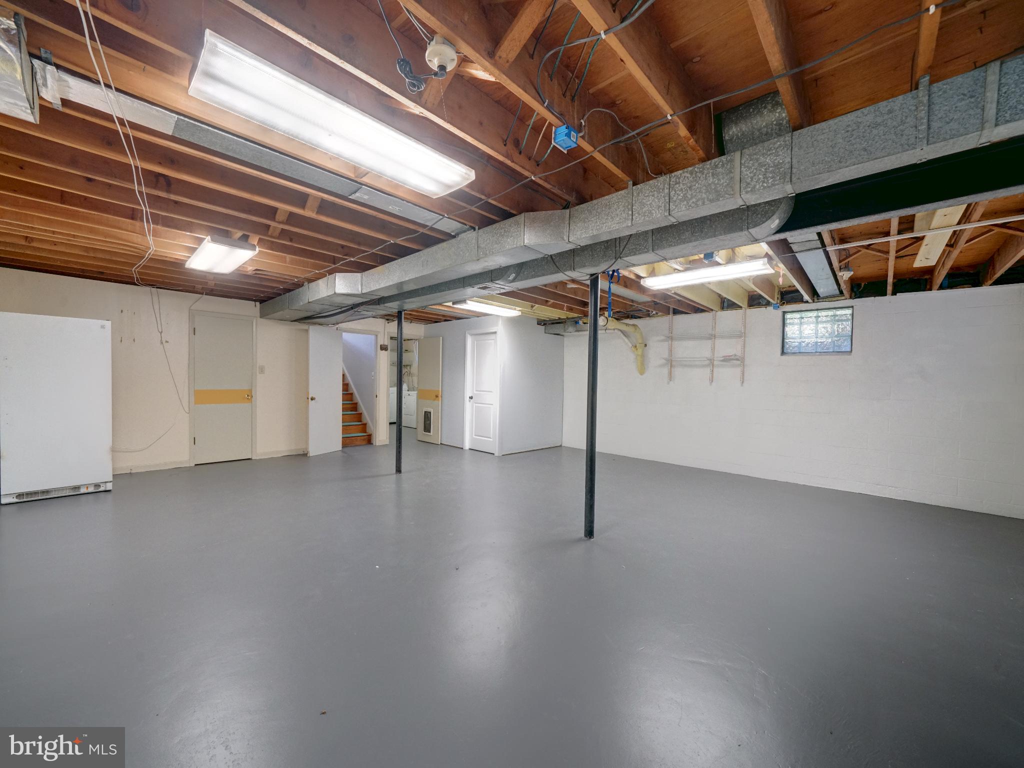 WEST LAUREL ACRES - Residential Lease