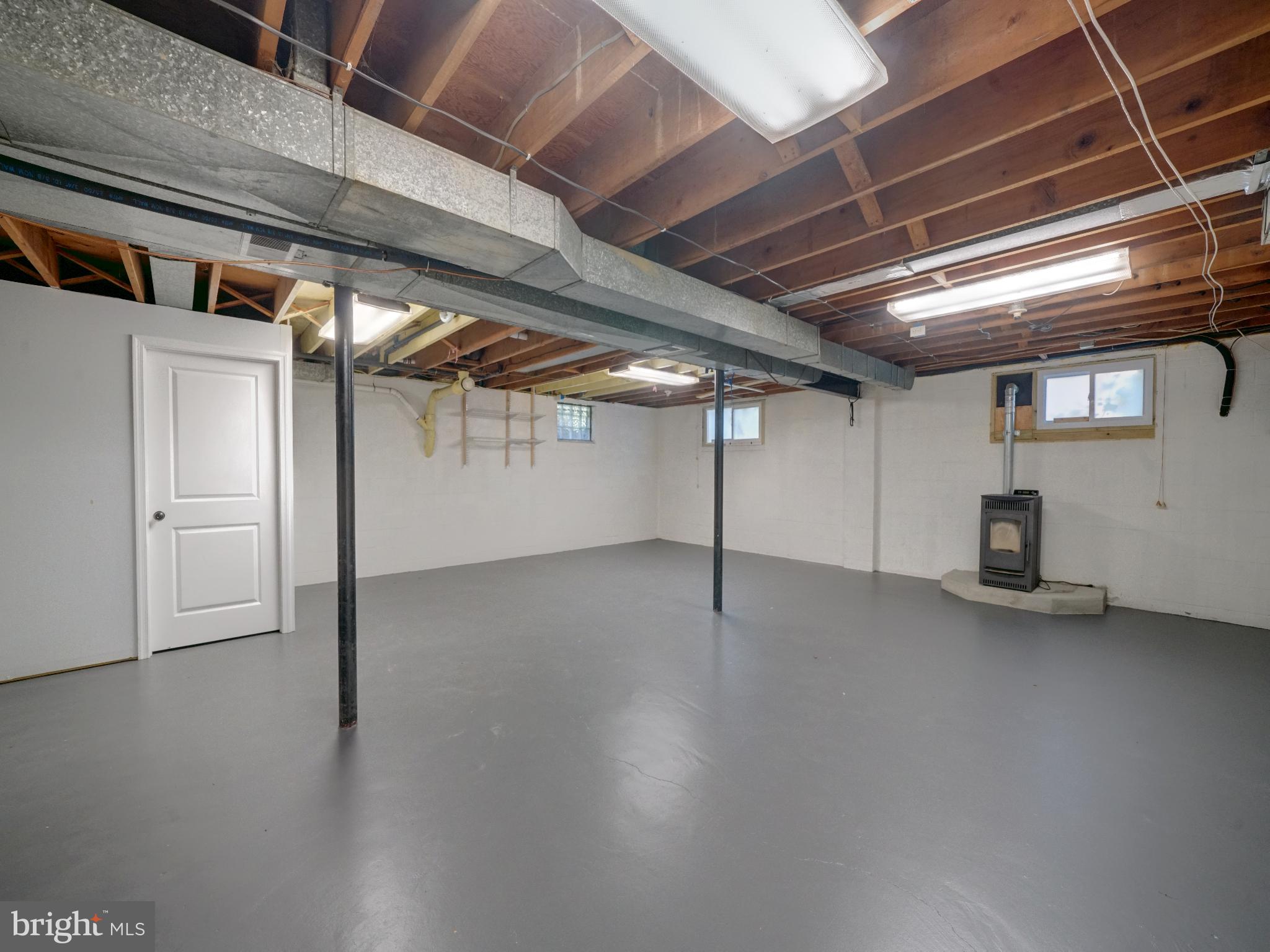 WEST LAUREL ACRES - Residential Lease