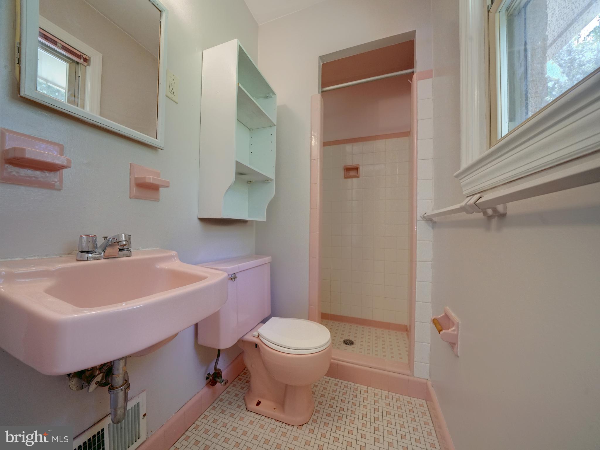 WEST LAUREL ACRES - Residential Lease