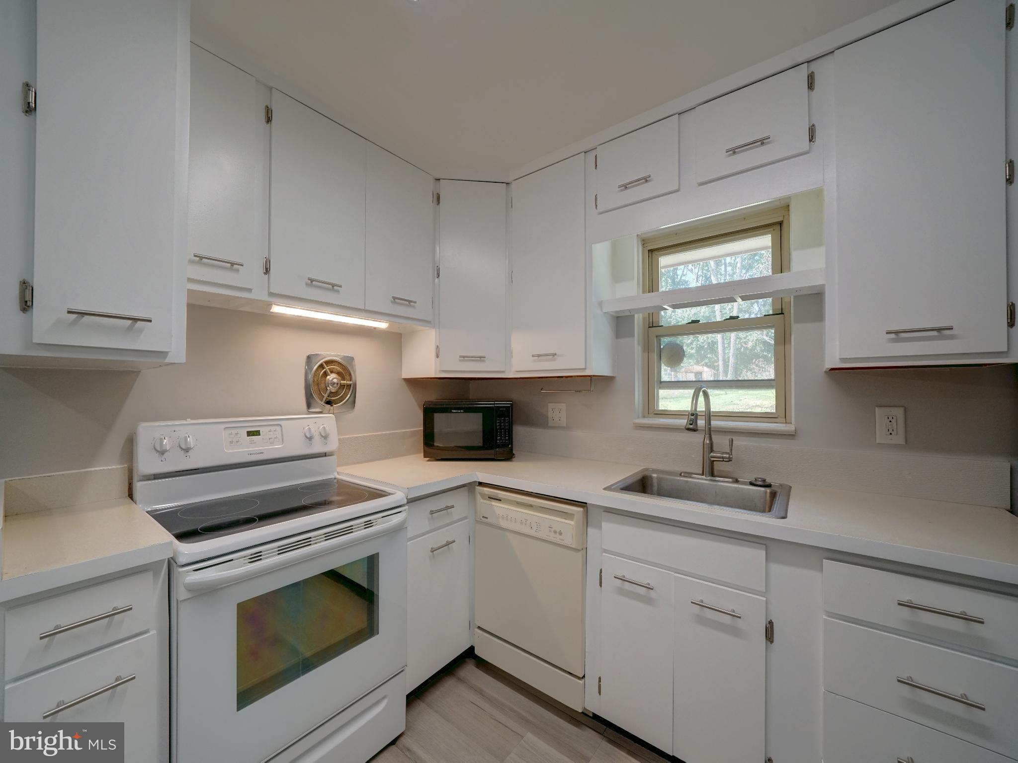 WEST LAUREL ACRES - Residential Lease