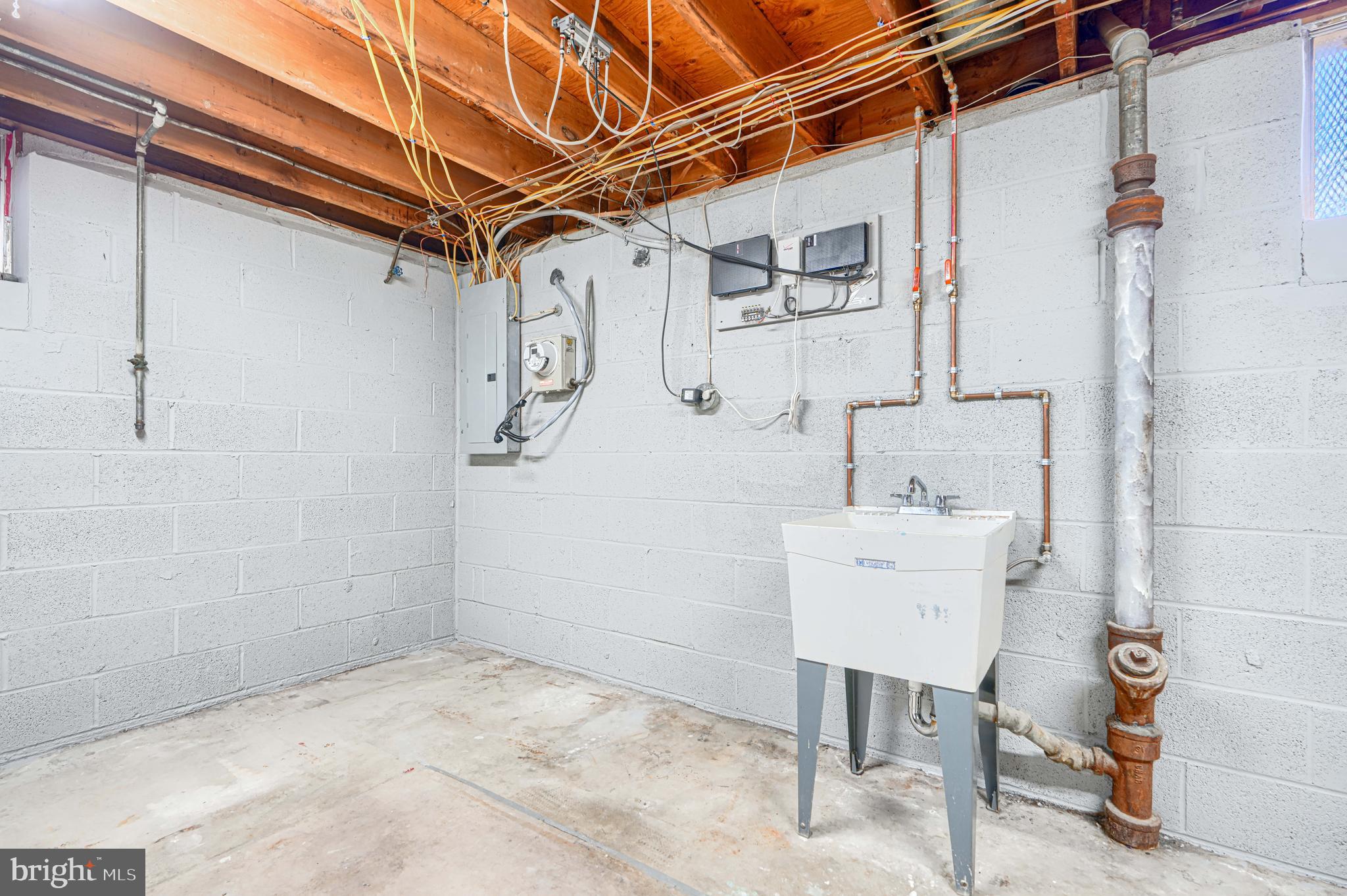 WINDSOR  MILL - Residential