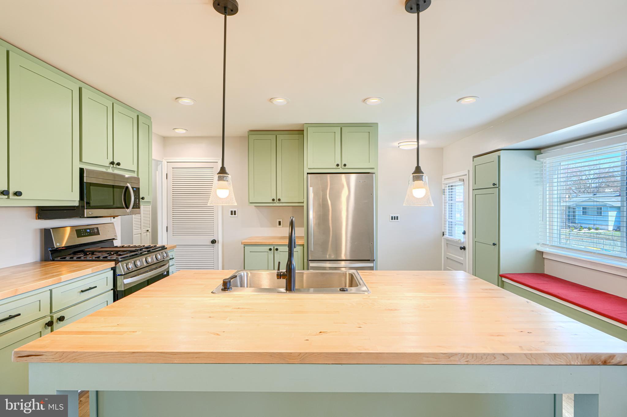 WINDSOR  MILL - Residential