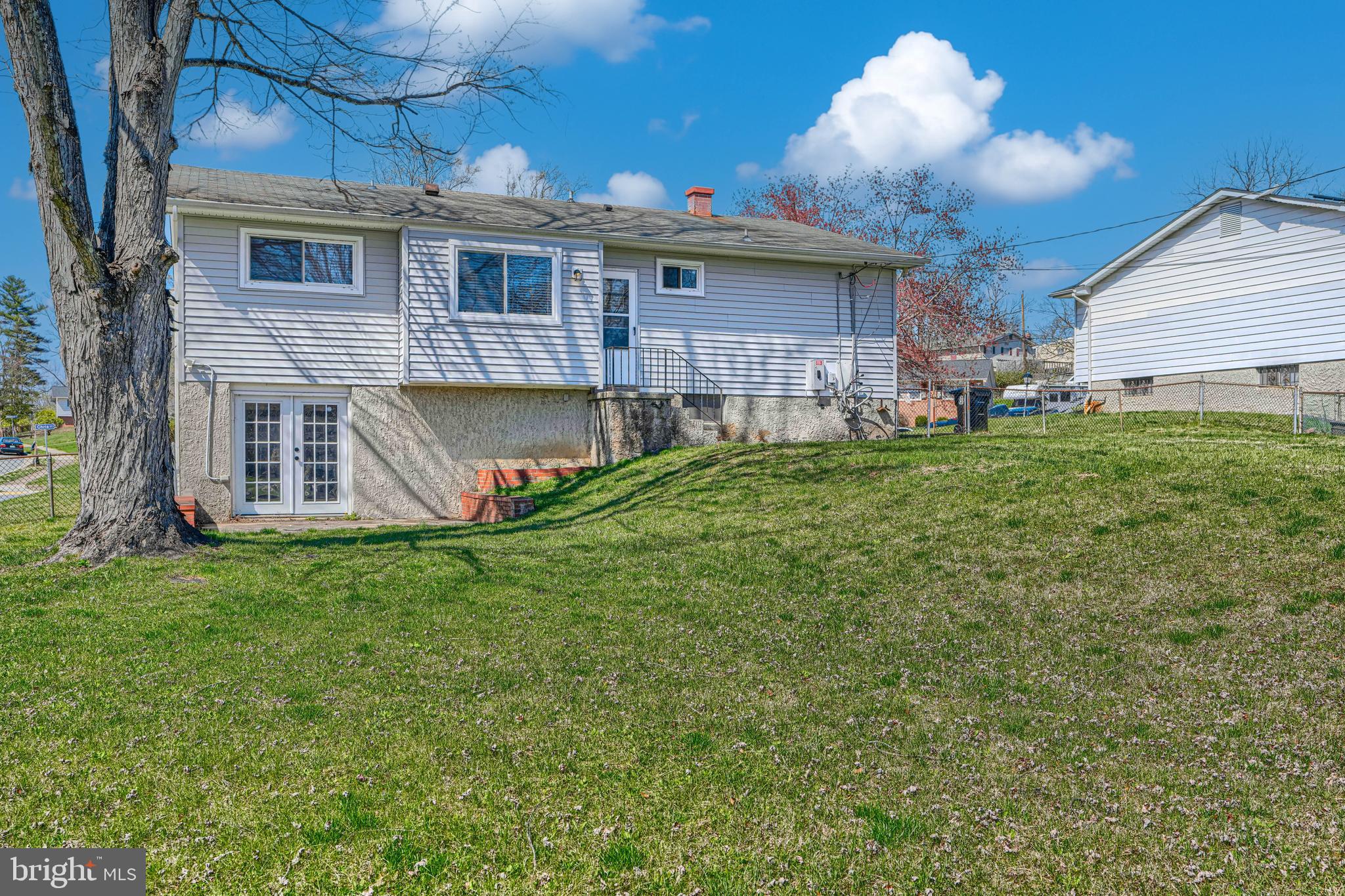 WINDSOR  MILL - Residential