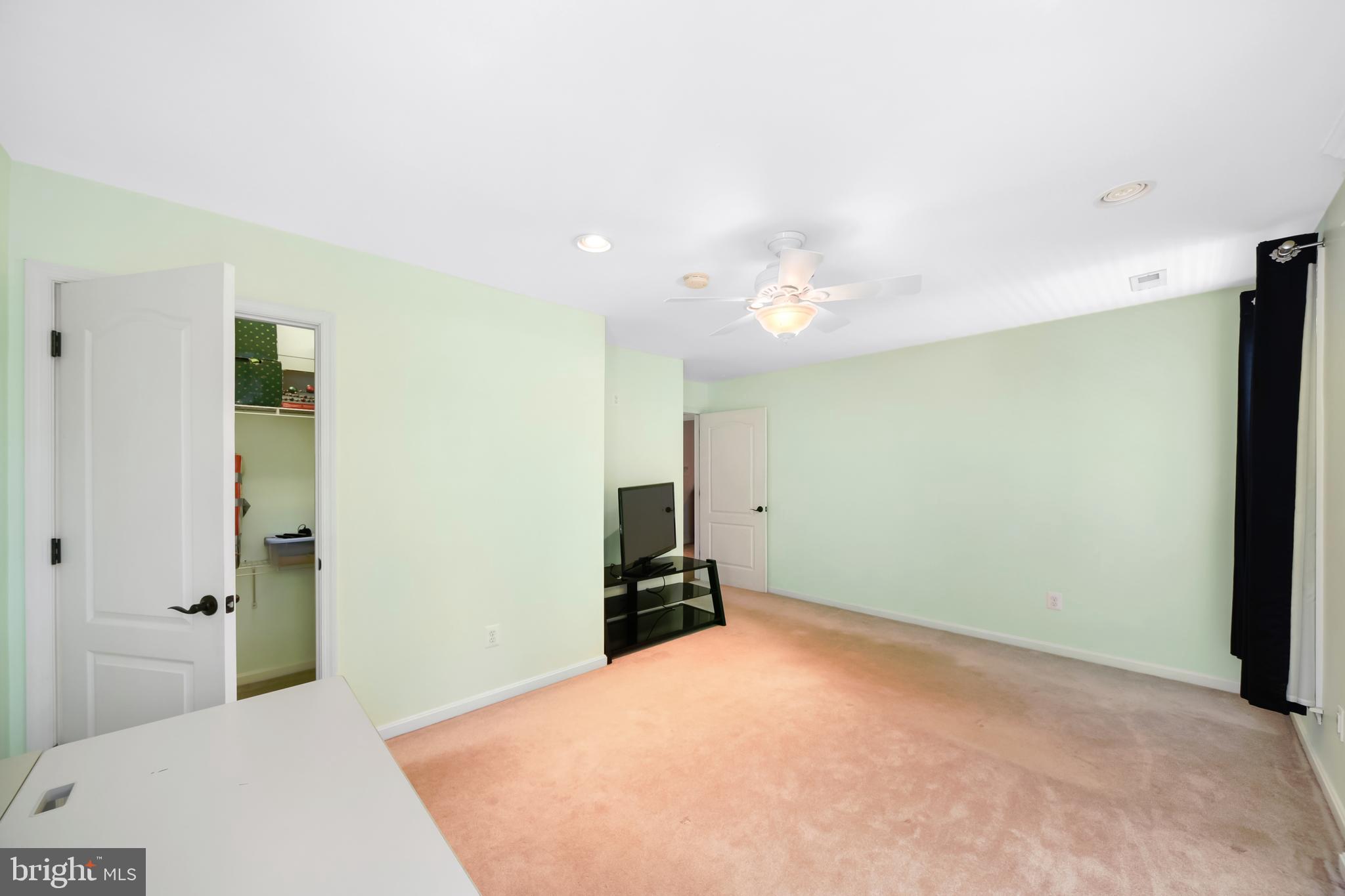 VINEYARD OAK NORTH - Residential