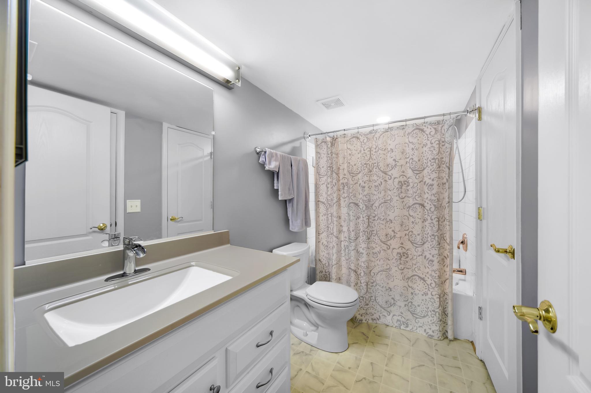 VINEYARD OAK NORTH - Residential