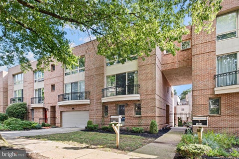 Townhouse For Sale - 1211 Shallcross Avenue<br/> WILMINGTON, DE 19806