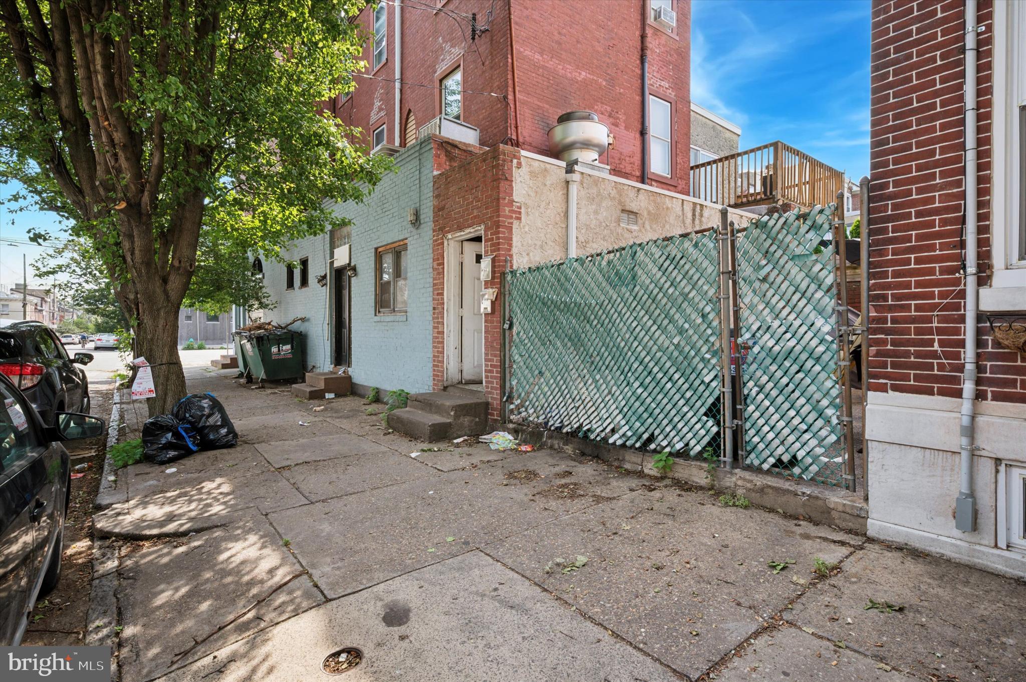 2327 E YORK STREET