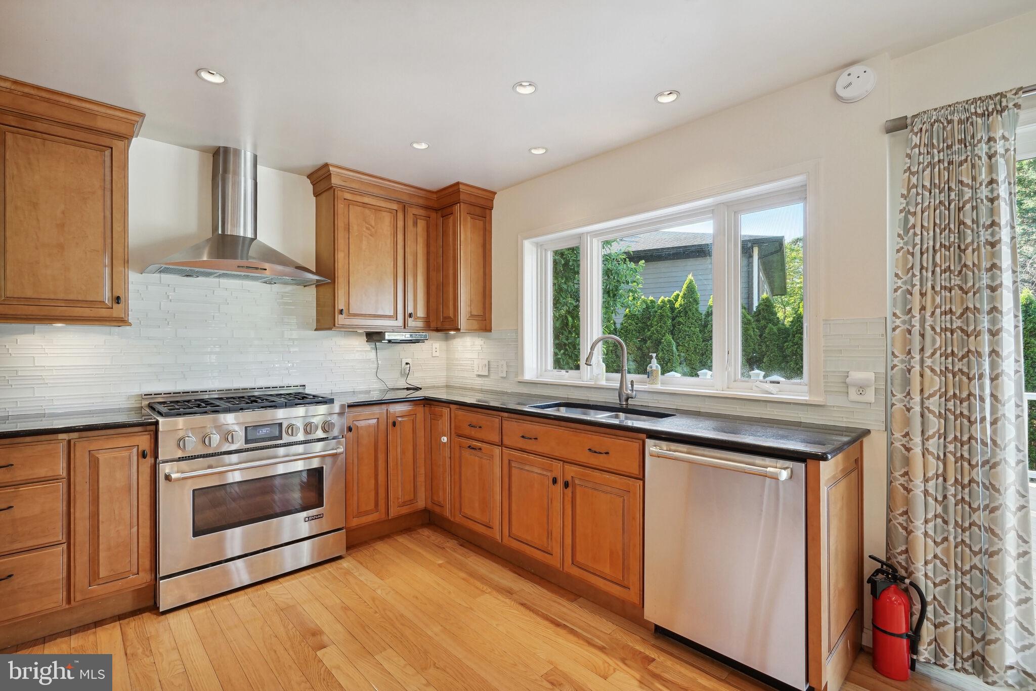 DEVON PARK - Residential