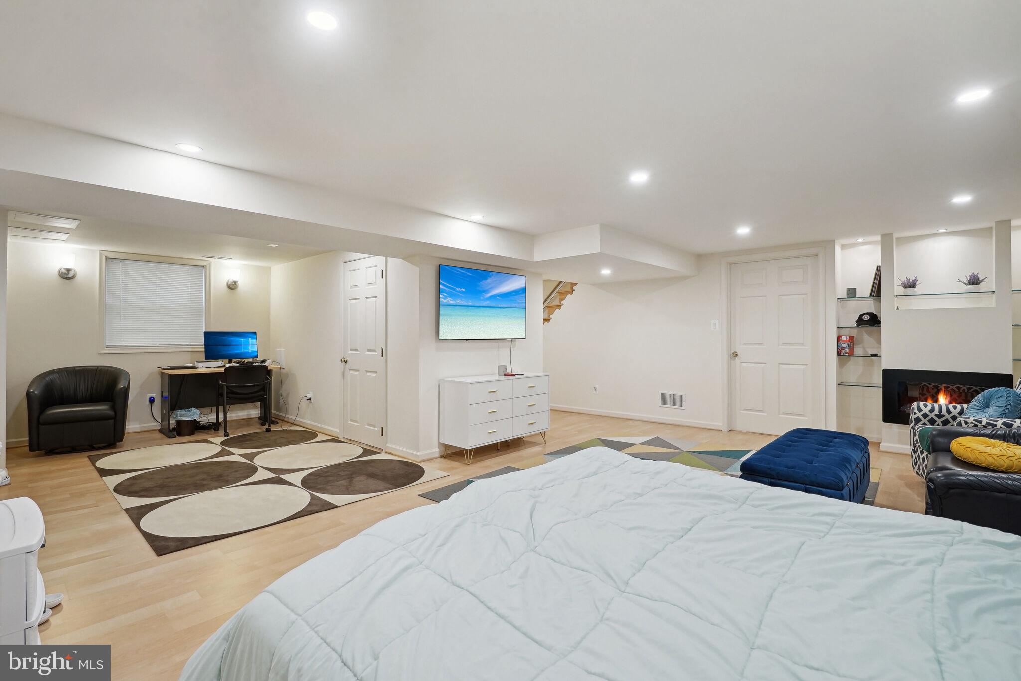 DEVON PARK - Residential