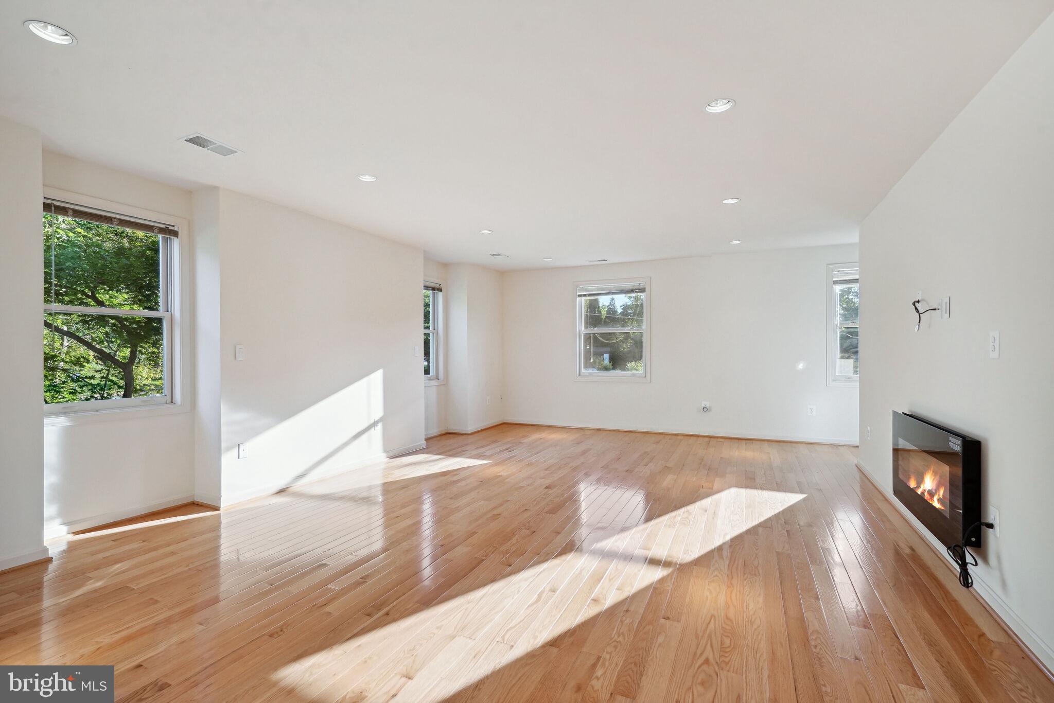 DEVON PARK - Residential