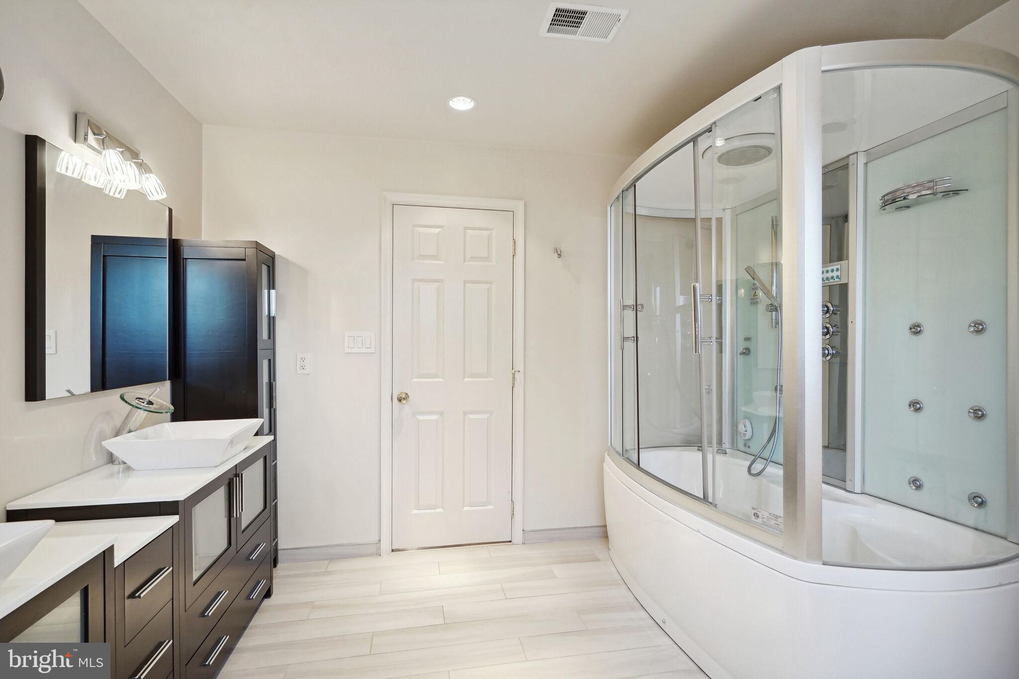 DEVON PARK - Residential