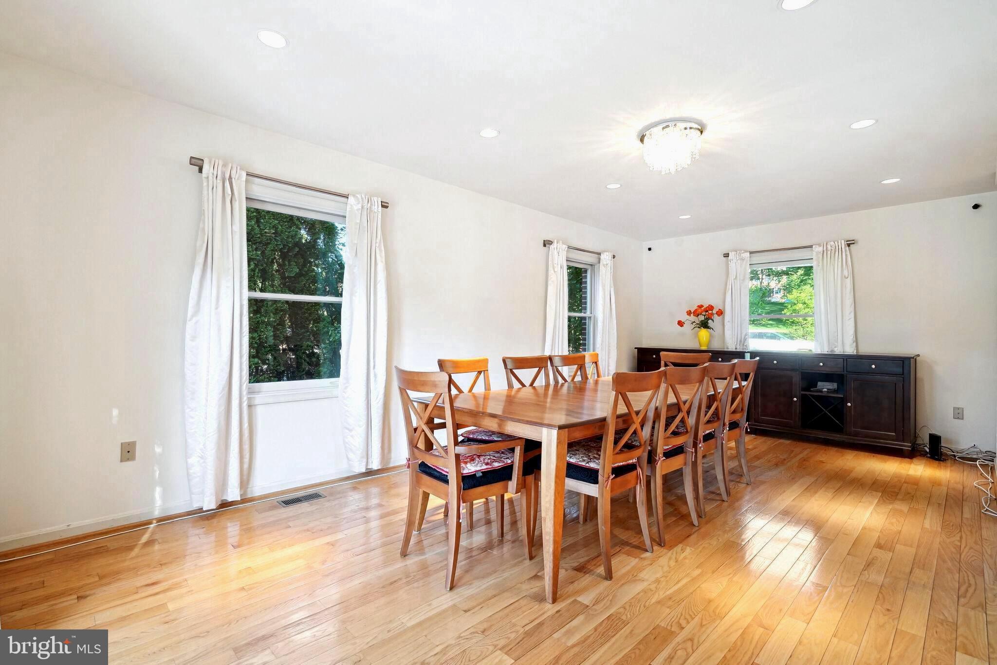 DEVON PARK - Residential