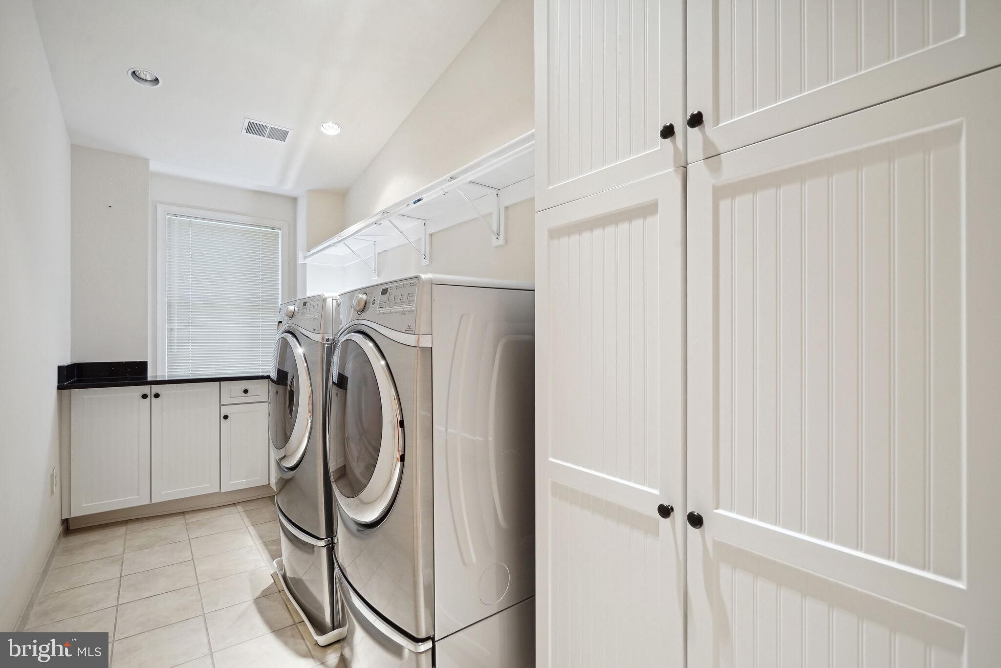 DEVON PARK - Residential